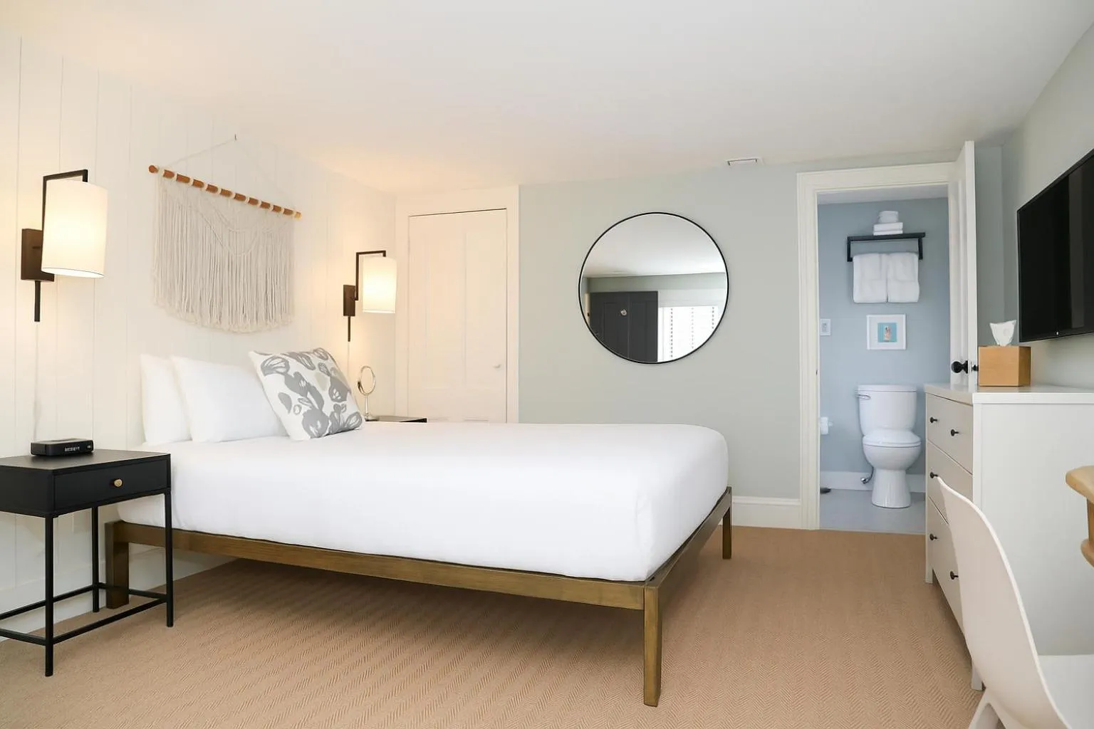 Bed in Waterford Inn Provincetown