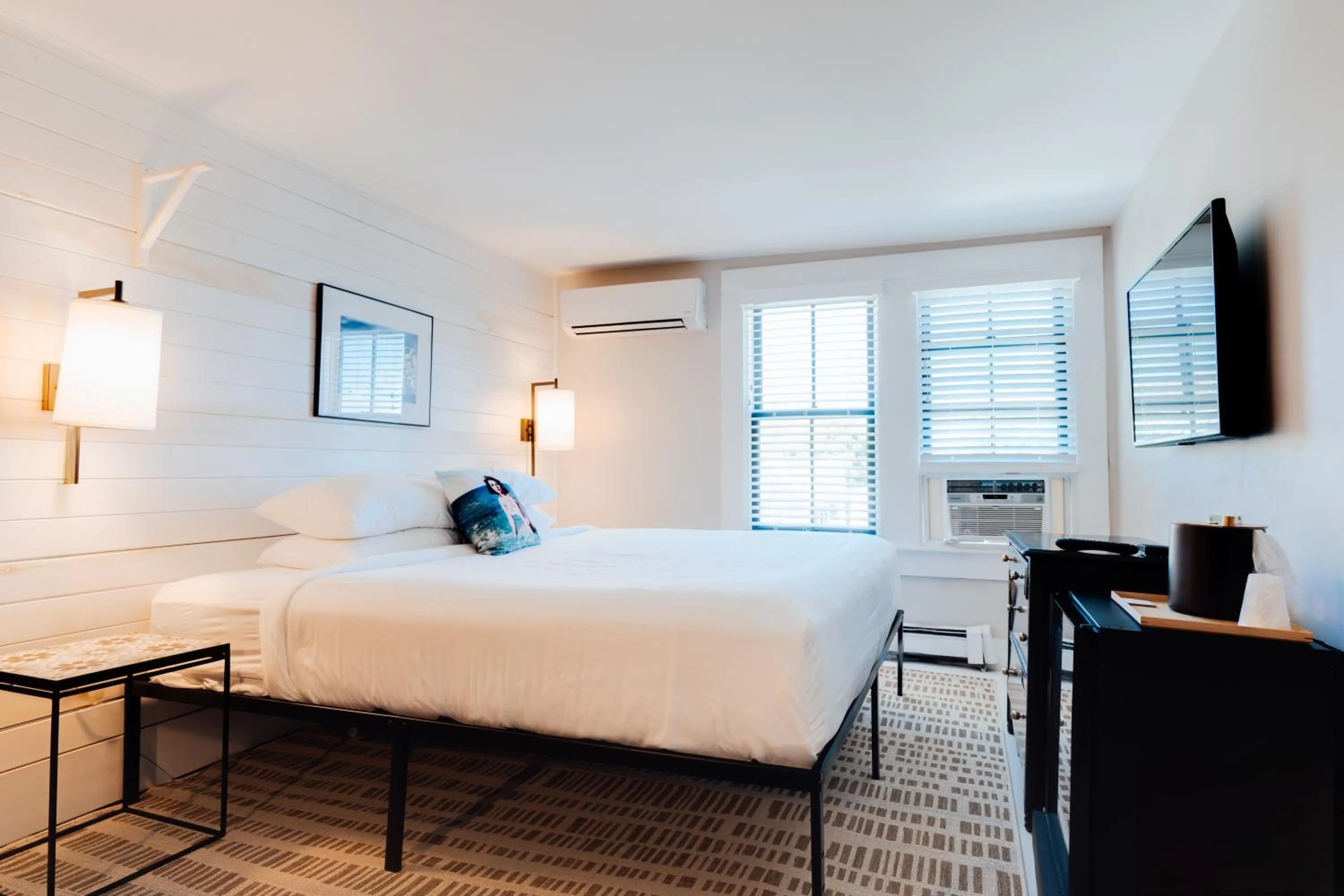 Bedroom, Bed in Waterford Inn Provincetown