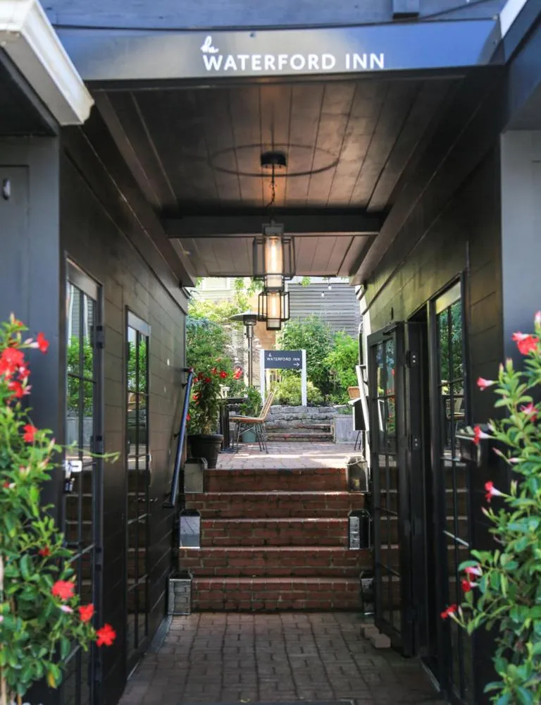Facade/entrance in Waterford Inn Provincetown