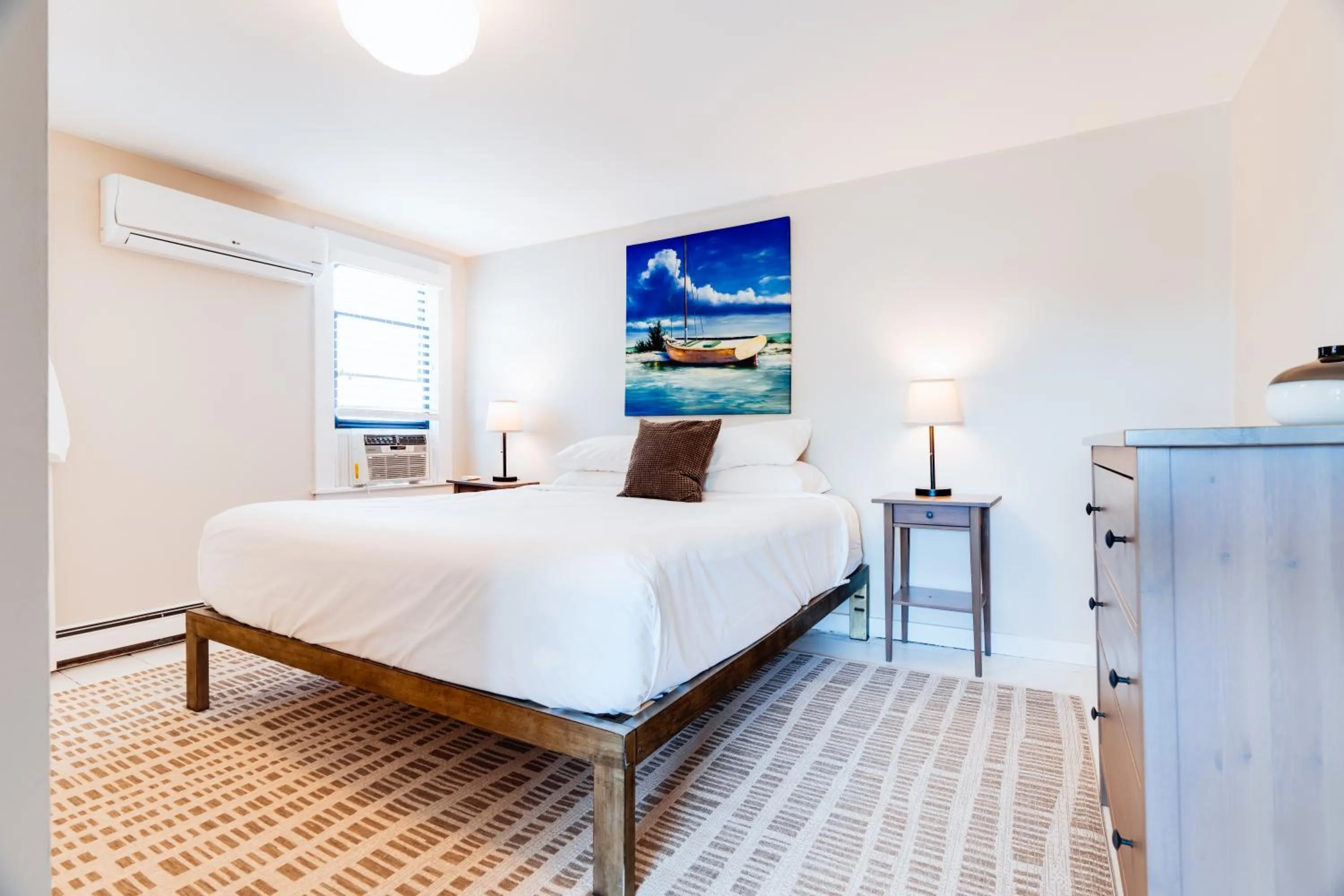 Bedroom, Bed in Waterford Inn Provincetown