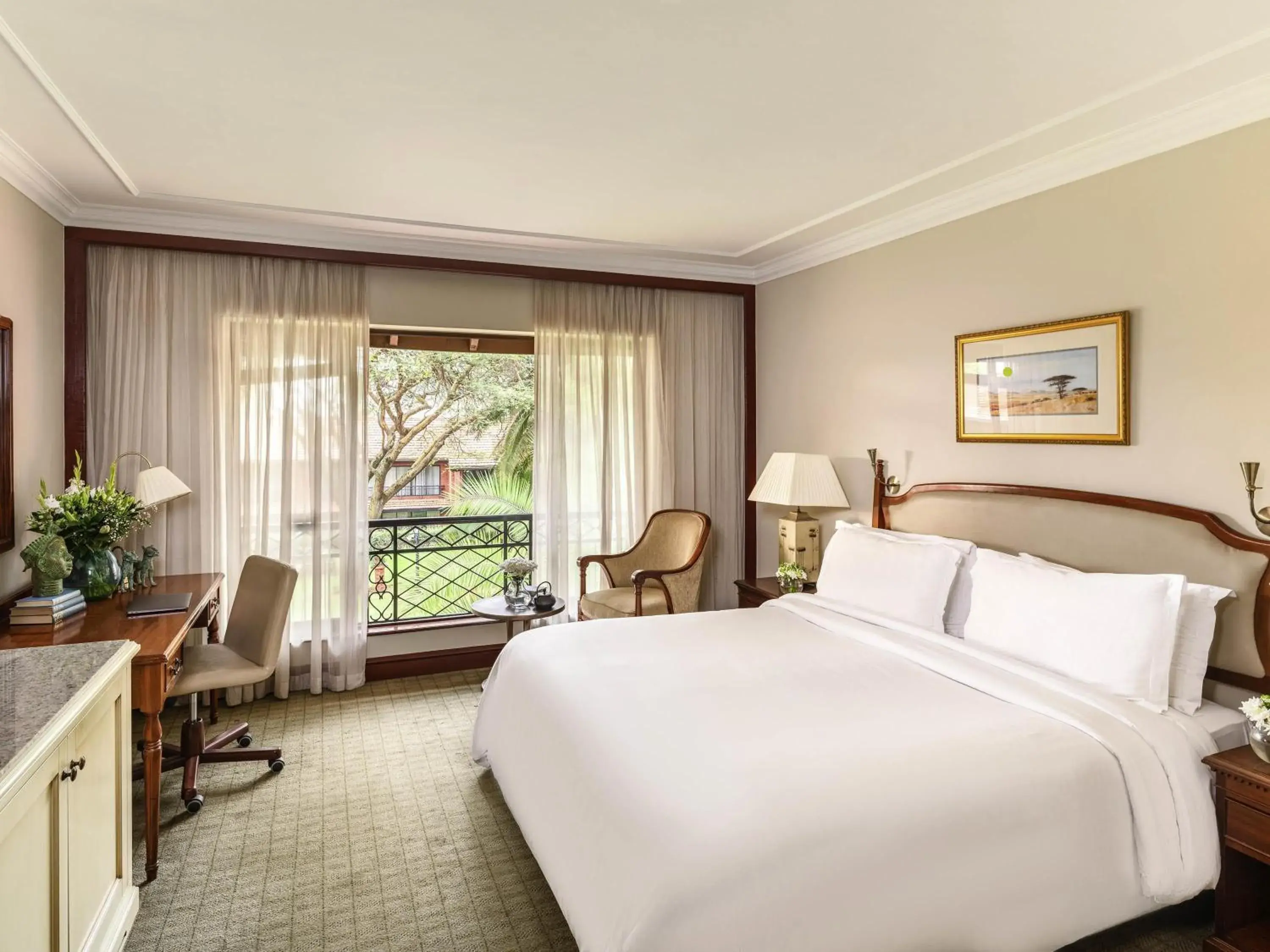 Deluxe Courtyard King Room in Fairmont The Norfolk Deluxe Courtyard King Room in Fairmont The Norfolk