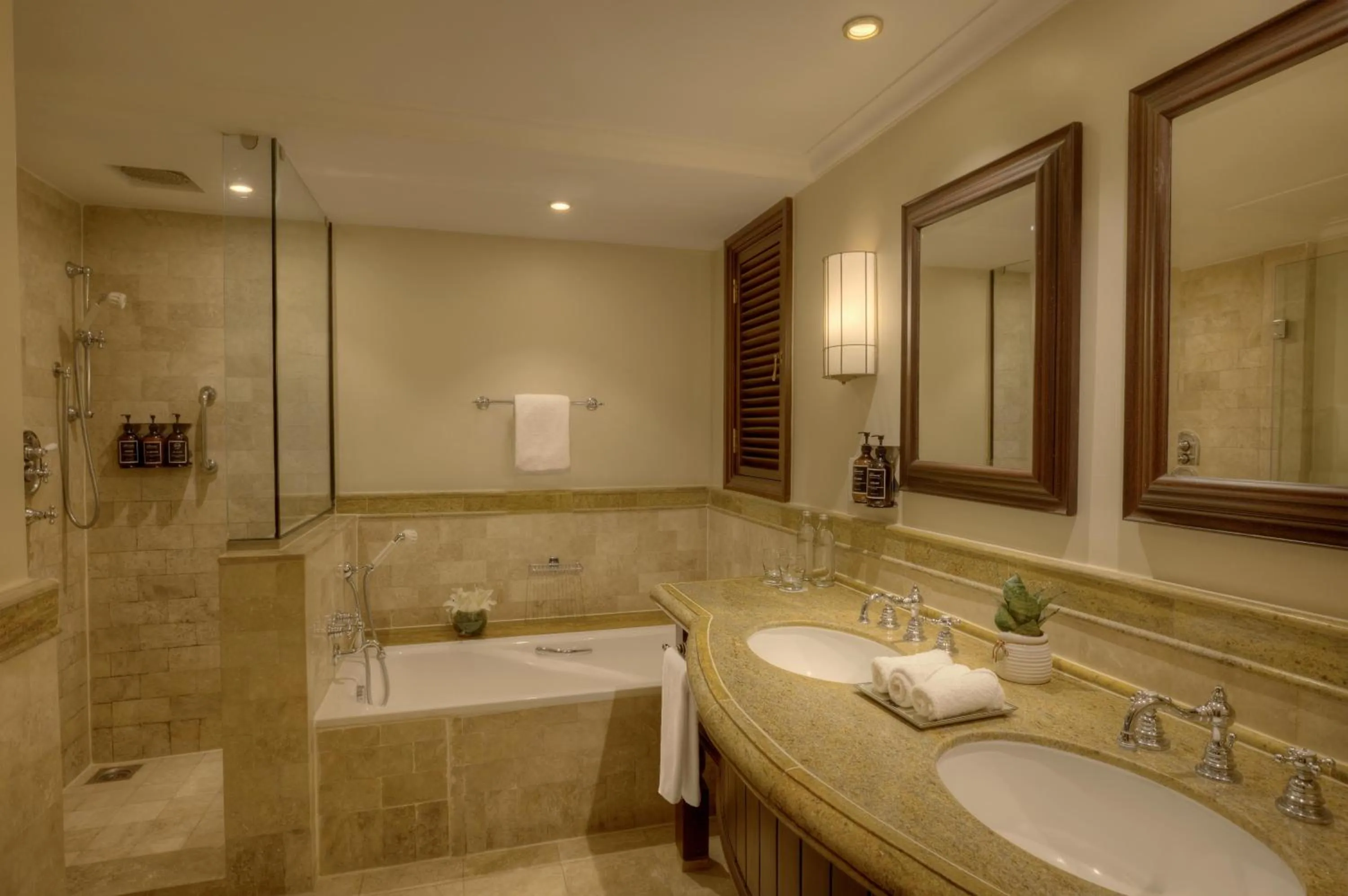 Shower in Fairmont Mount Kenya Safari Club