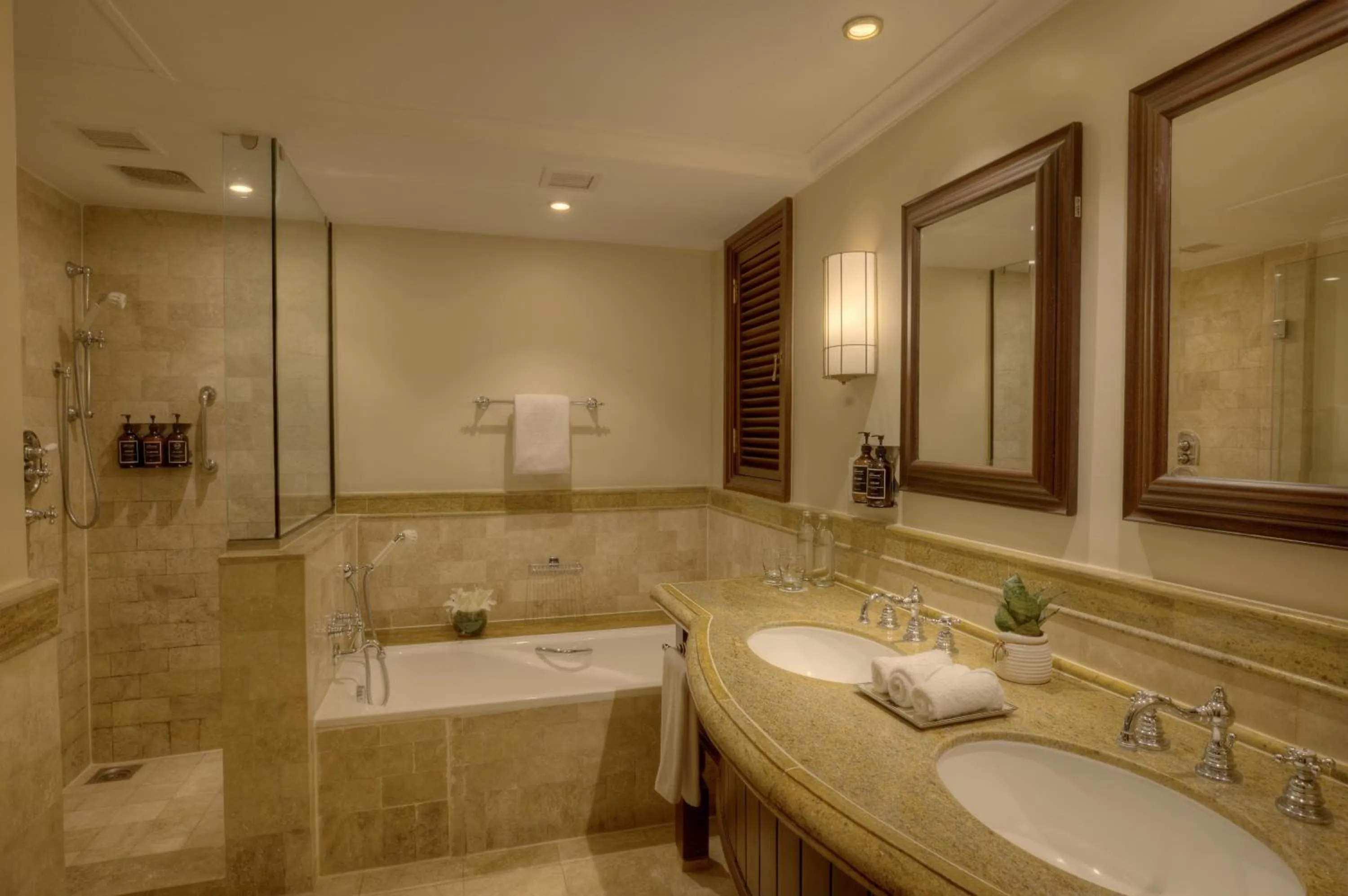 Shower in Fairmont Mount Kenya Safari Club