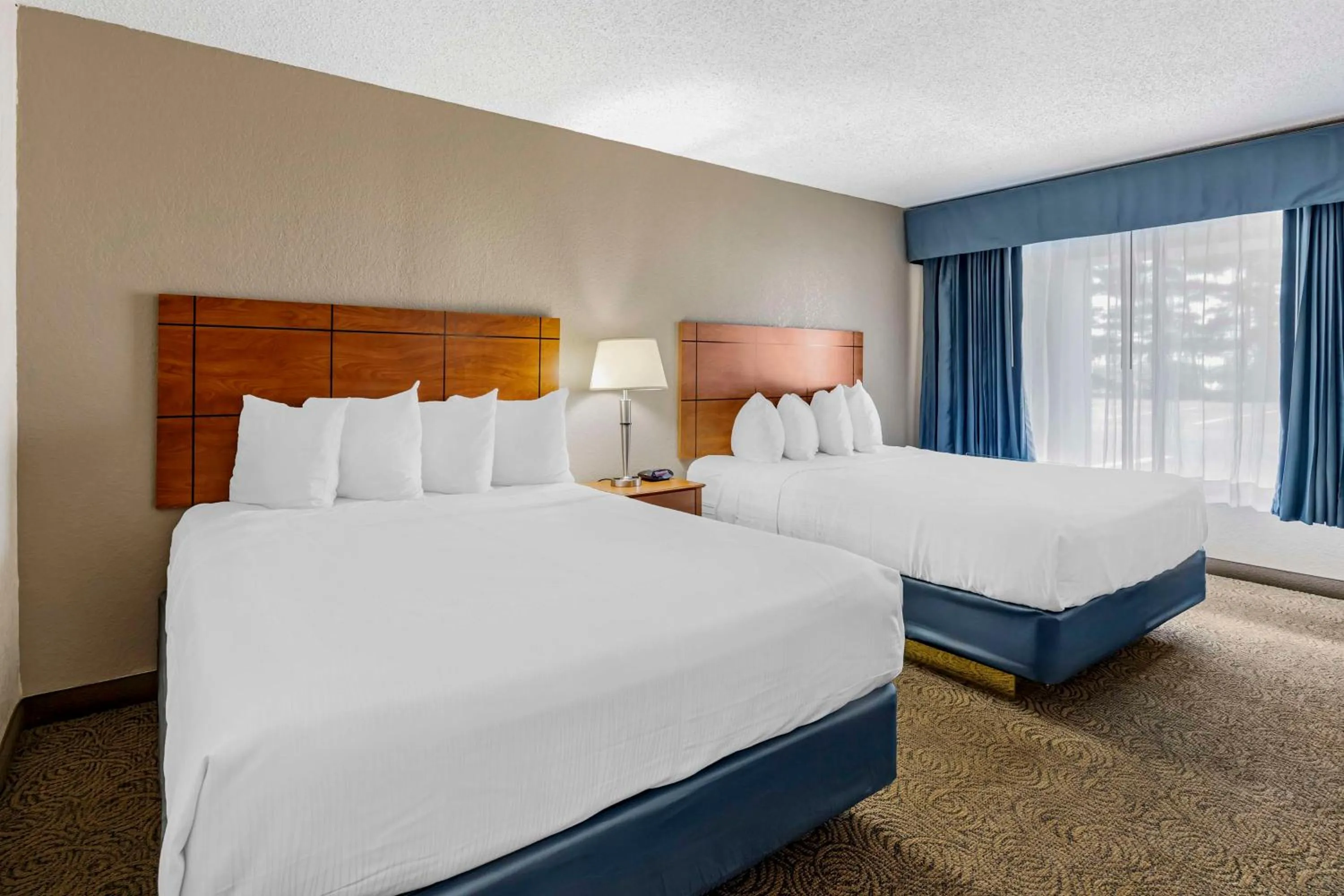 Bedroom, Bed in Best Western Thunderbird Motel