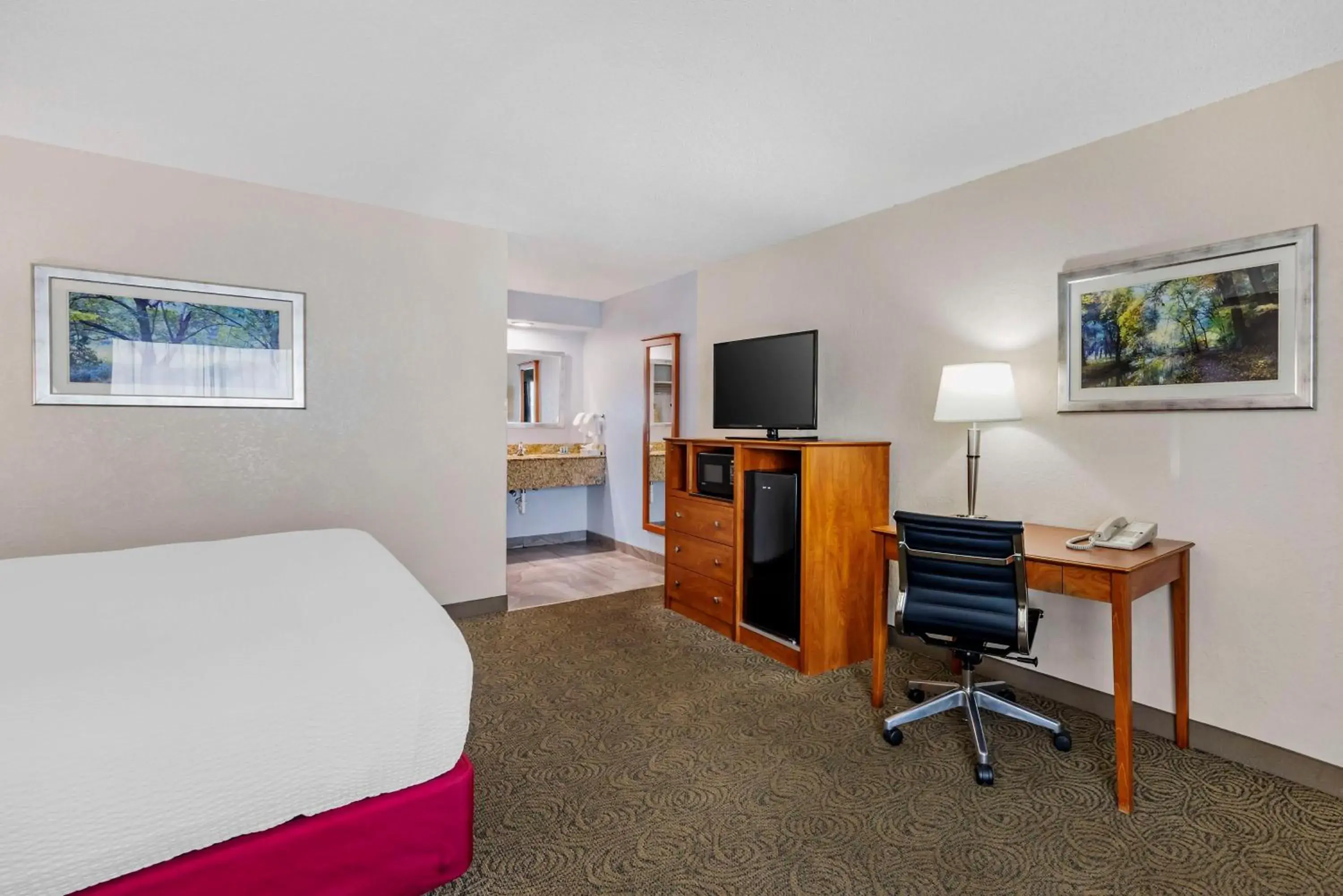 Bedroom, Bed in Best Western Thunderbird Motel Bedroom, Bed in Best Western Thunderbird Motel