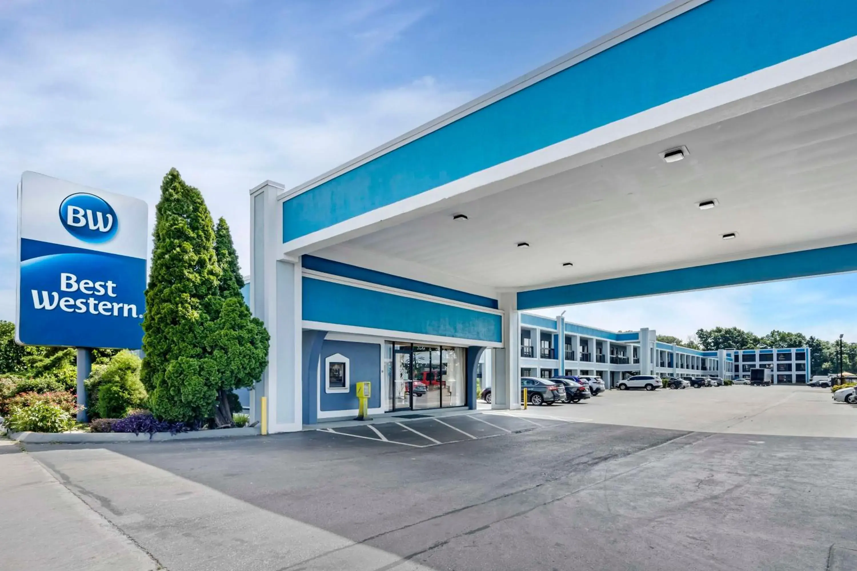 Property building in Best Western Thunderbird Motel Property building in Best Western Thunderbird Motel