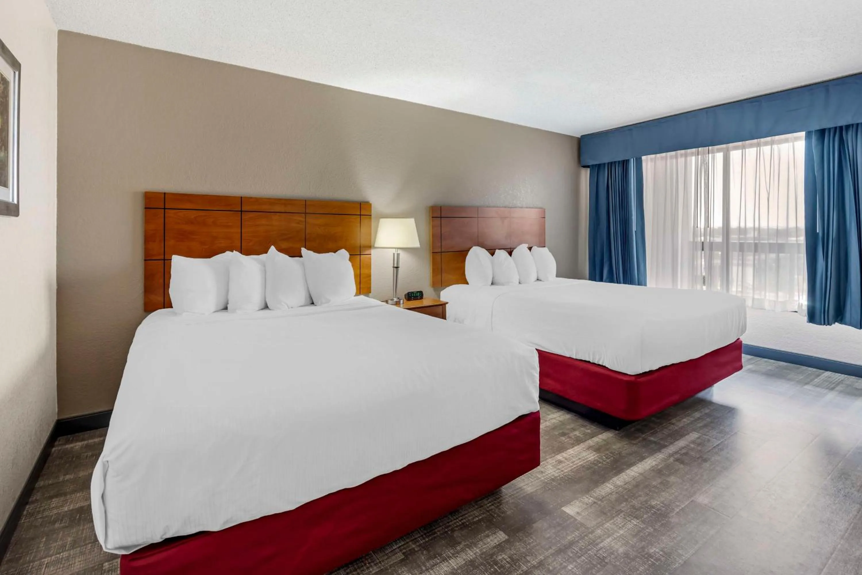 Bedroom, Bed in Best Western Thunderbird Motel