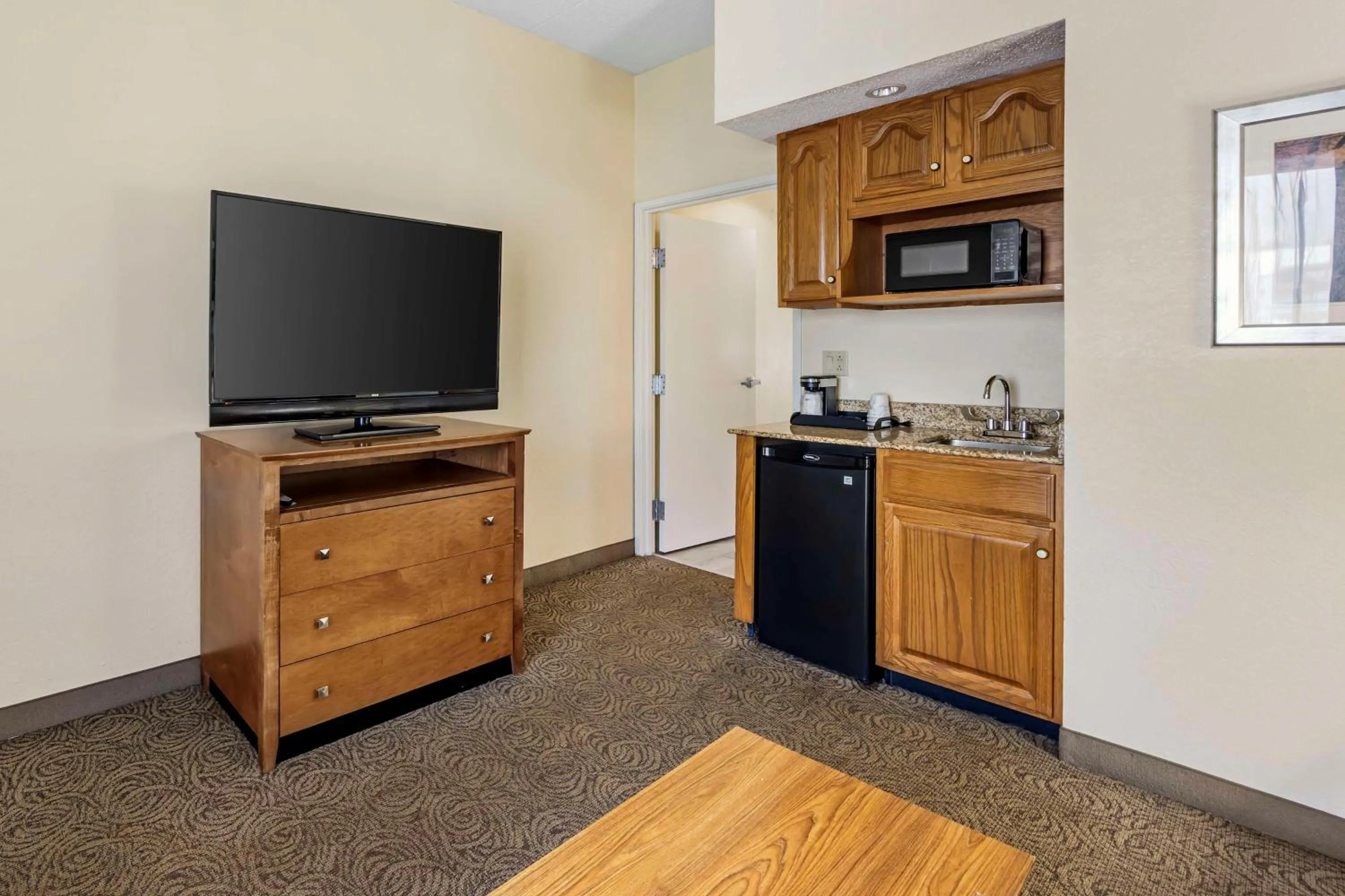 Photo of the whole room in Best Western Thunderbird Motel