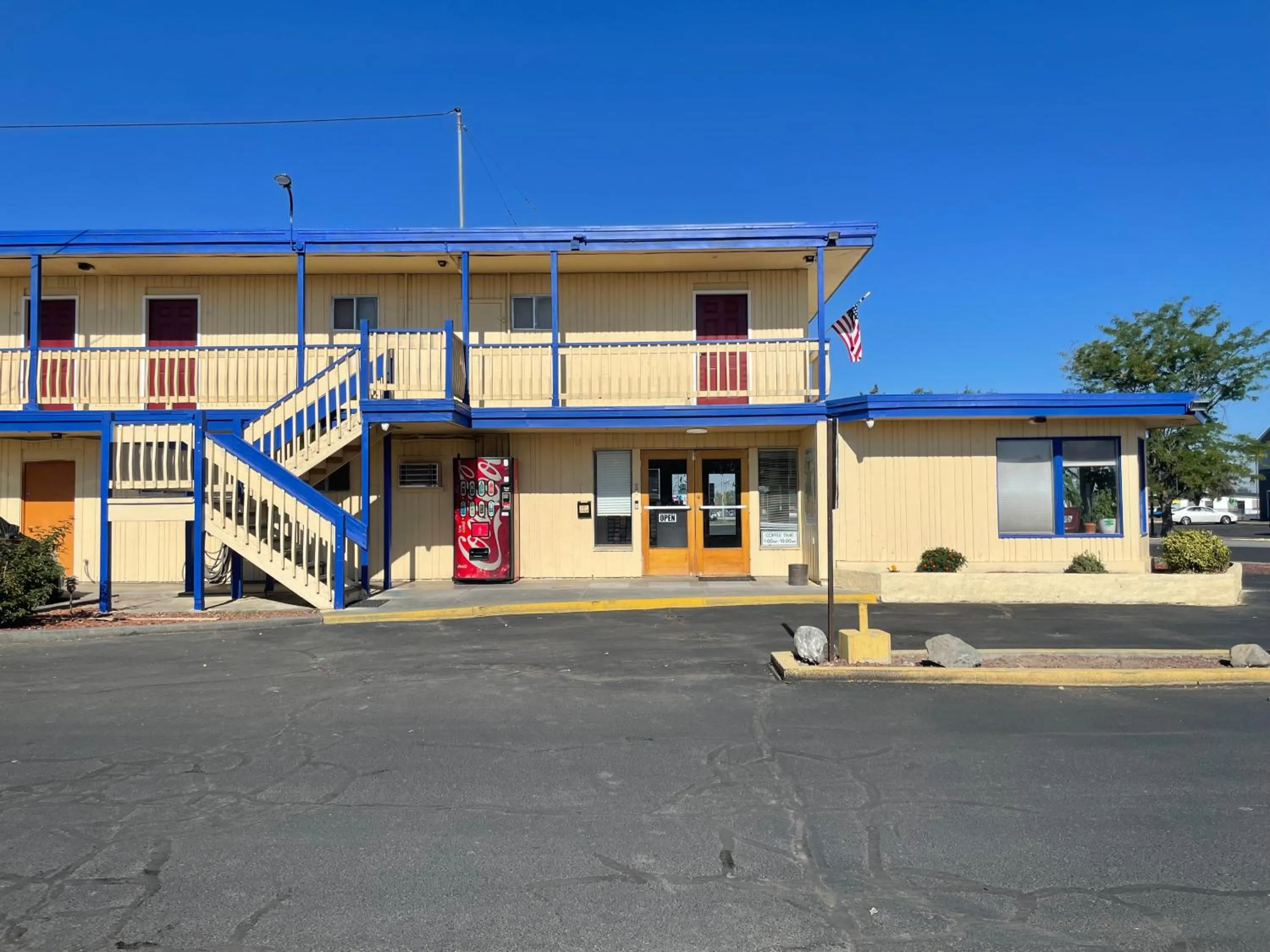 Property building in Motel Oasis