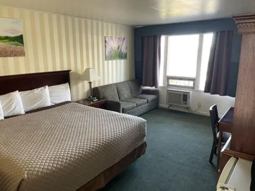 Bedroom, Bed in Motel Oasis