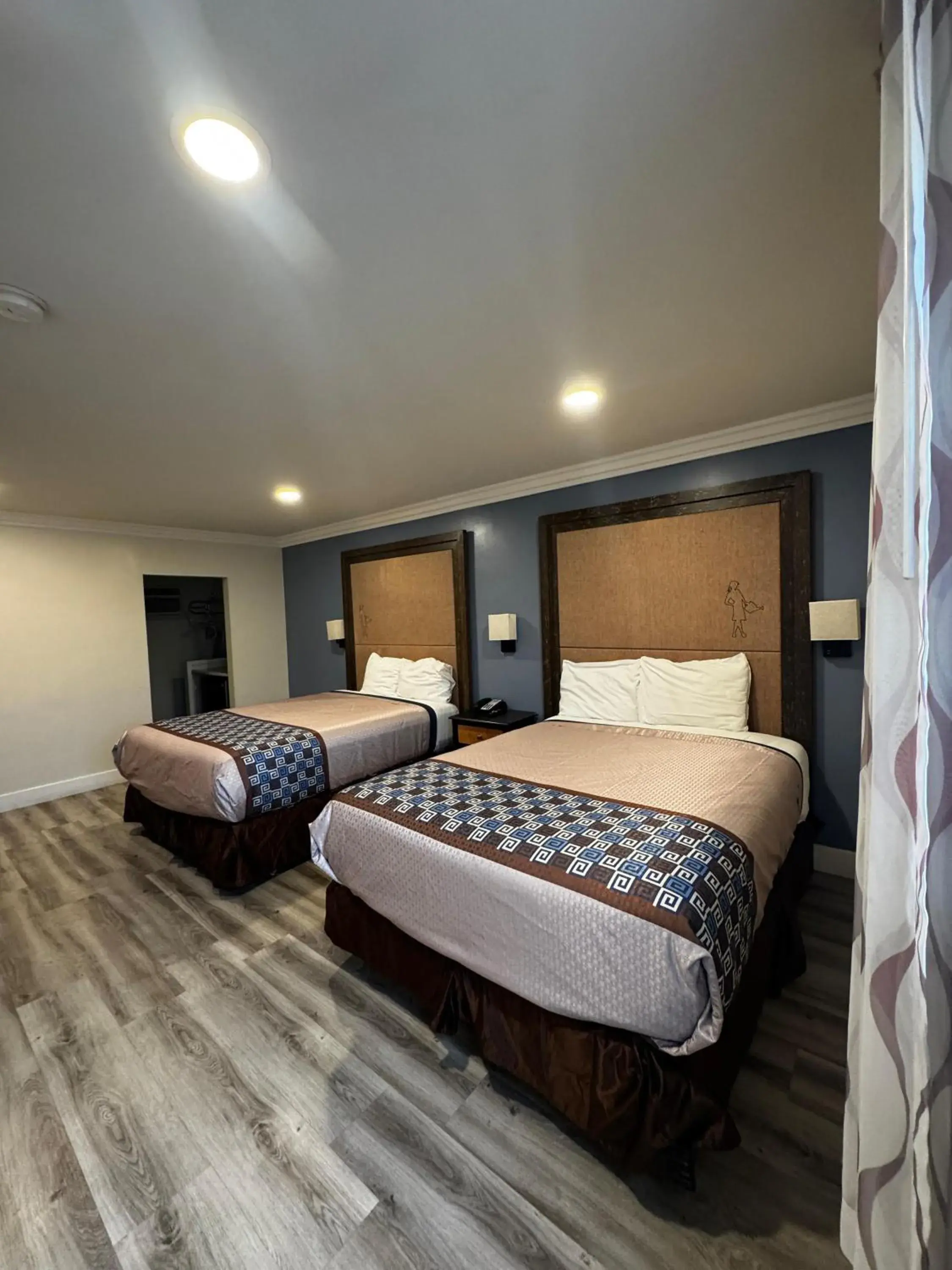 Bed in Friendship Motor Inn Bed in Friendship Motor Inn