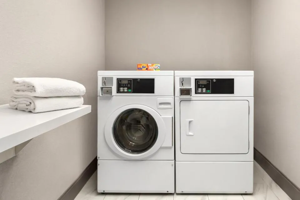laundry in Holiday Inn Express - Bowling Green by IHG