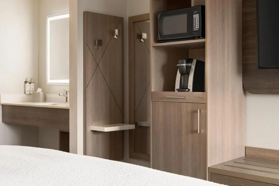 Bedroom, Bed in Holiday Inn Express - Bowling Green by IHG