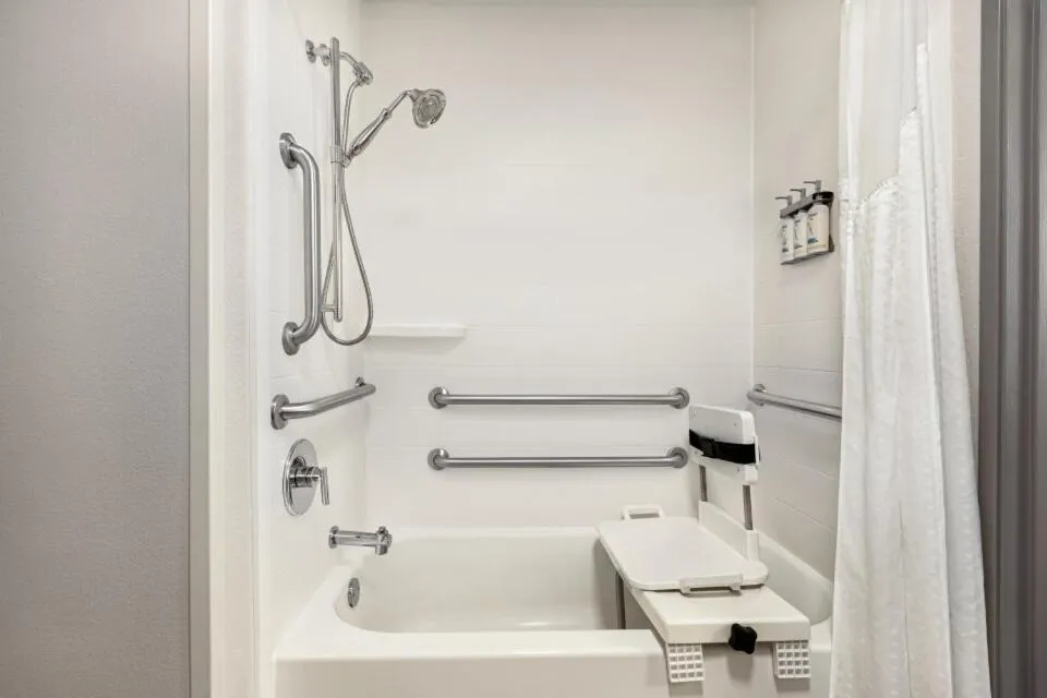 Bathroom in Holiday Inn Express - Bowling Green by IHG