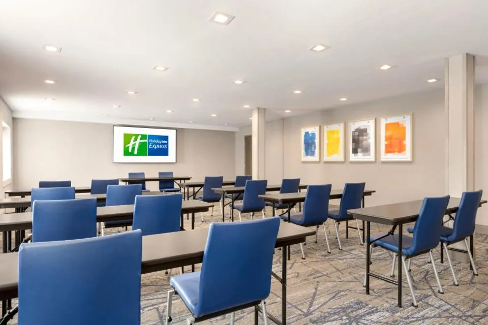 Meeting/conference room in Holiday Inn Express - Bowling Green by IHG