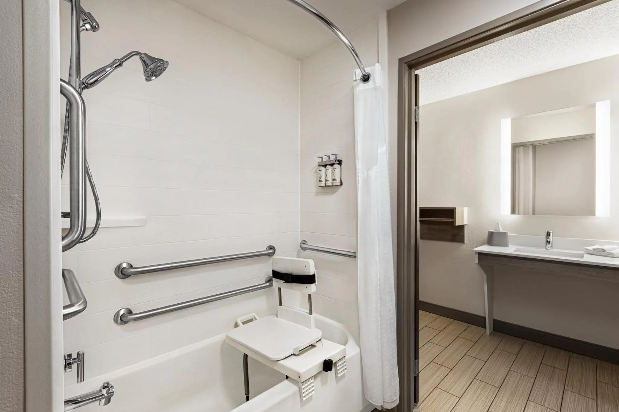 Bathroom in Holiday Inn Express - Bowling Green by IHG