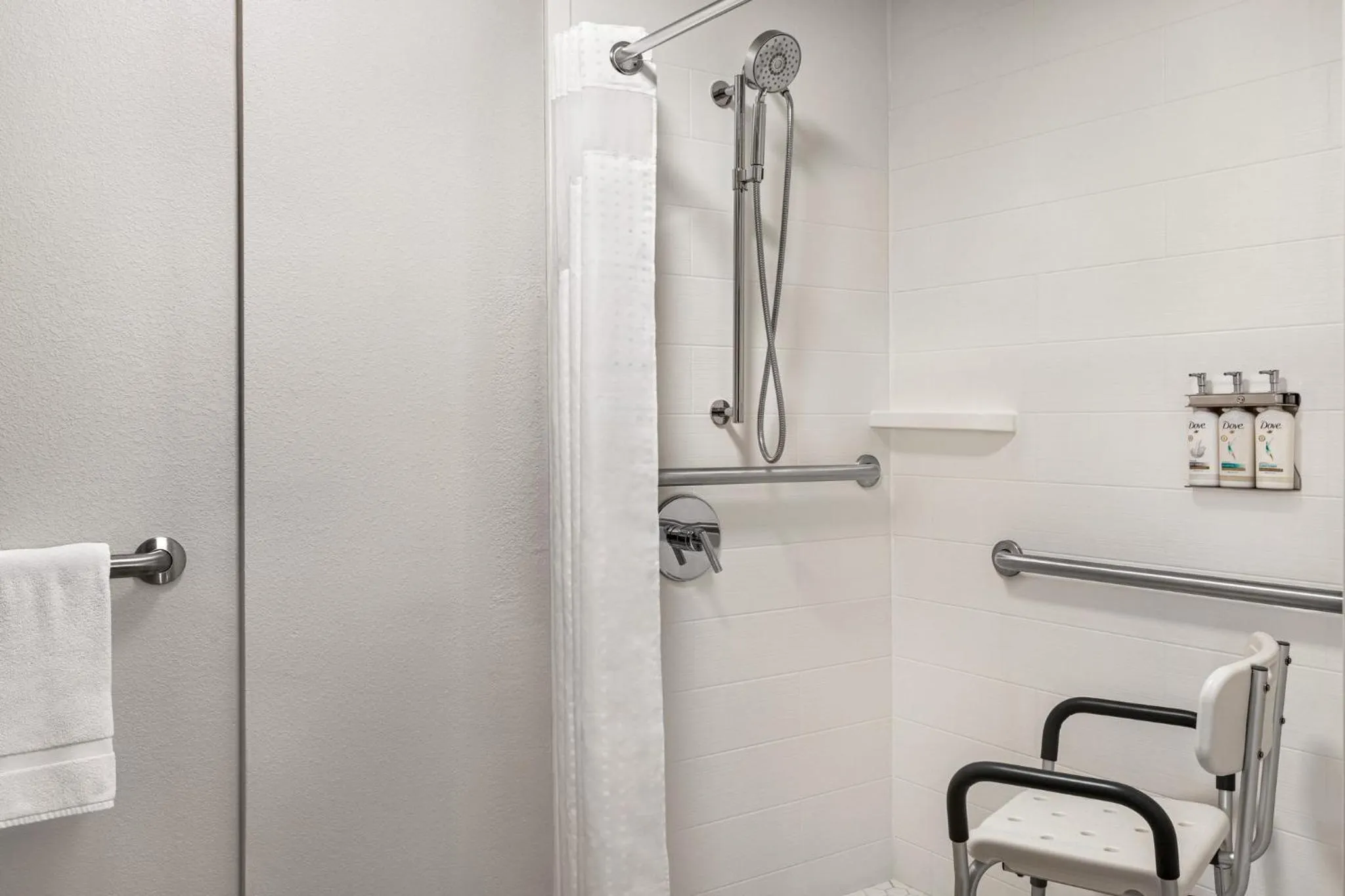 Bathroom in Holiday Inn Express - Bowling Green by IHG