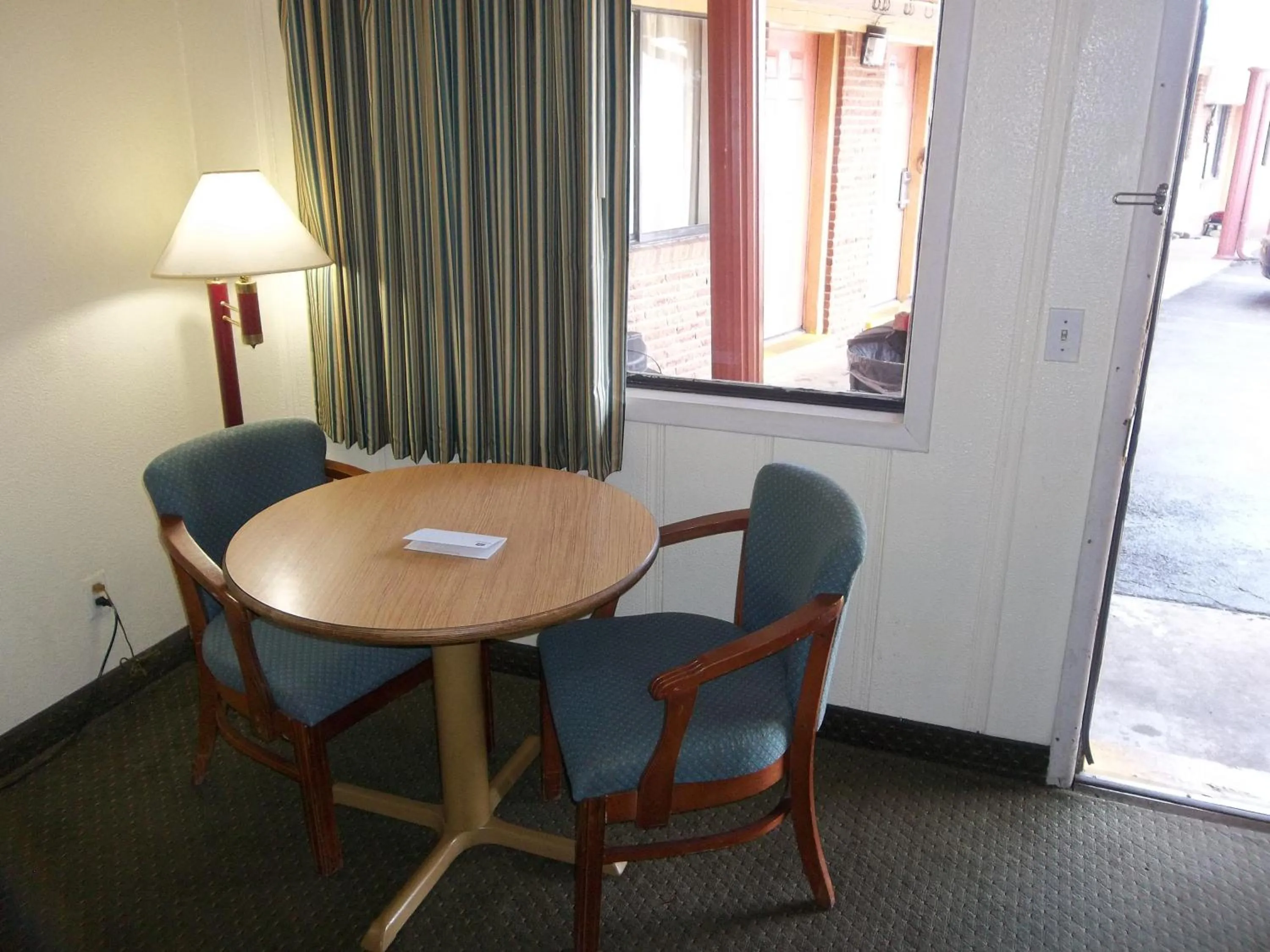 Seating Area in Knights Inn - Paris