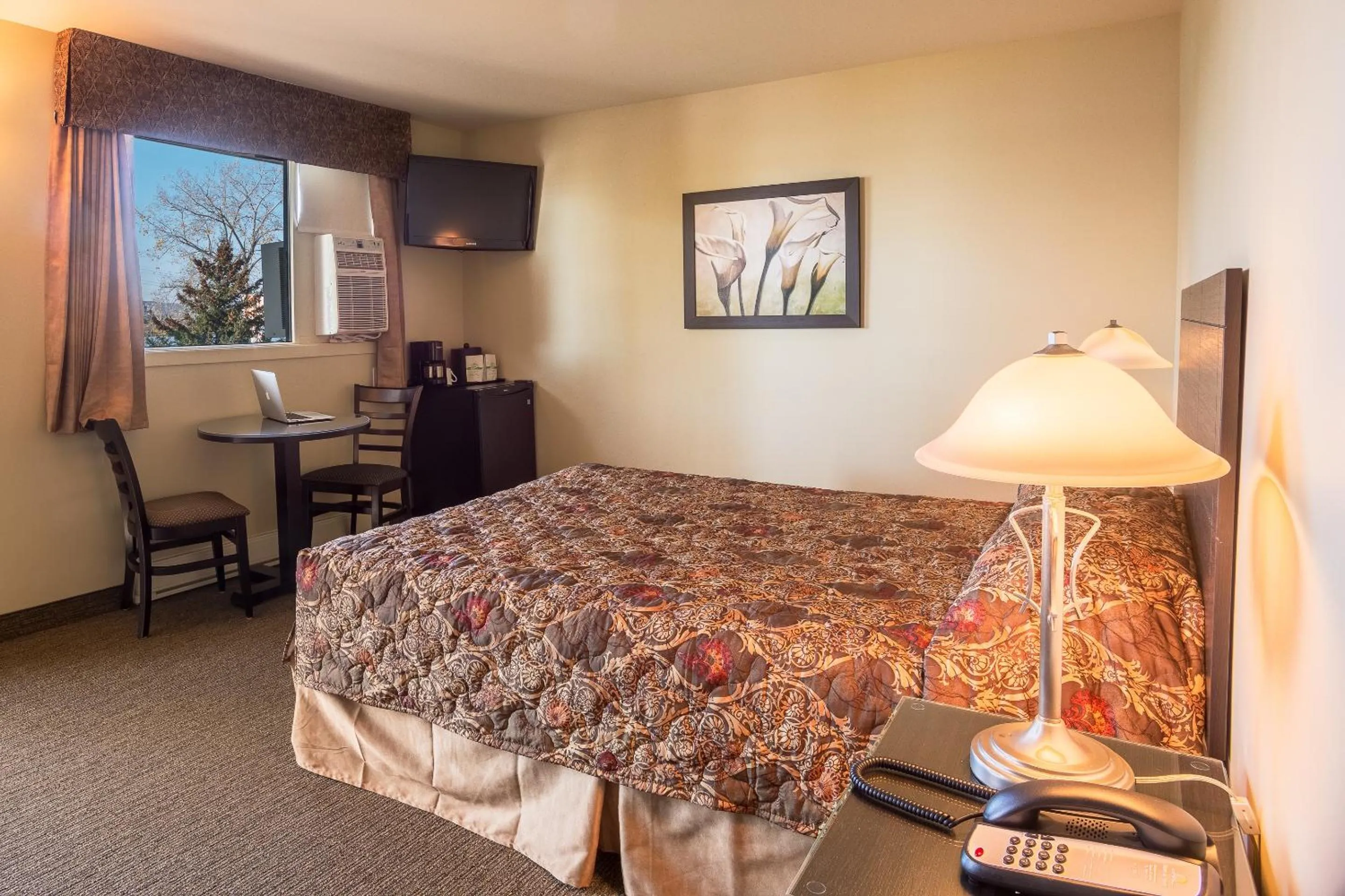 Bed in Motel Du Fleuve