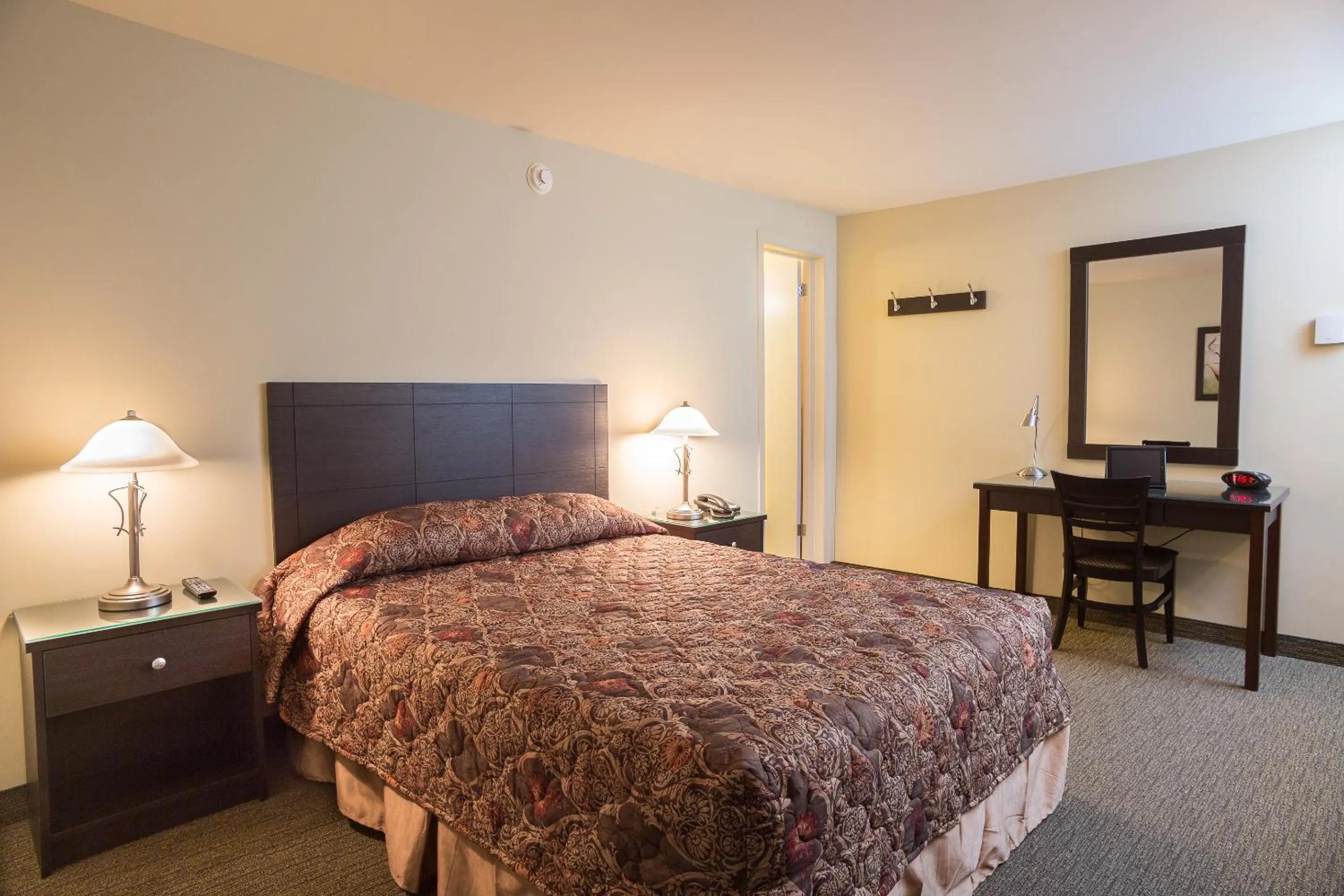 Bed in Motel Du Fleuve