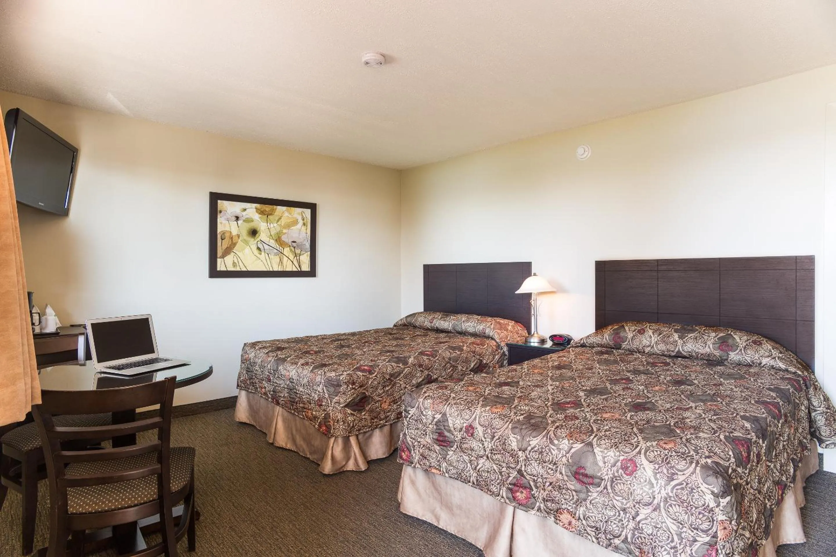 Bed in Motel Du Fleuve