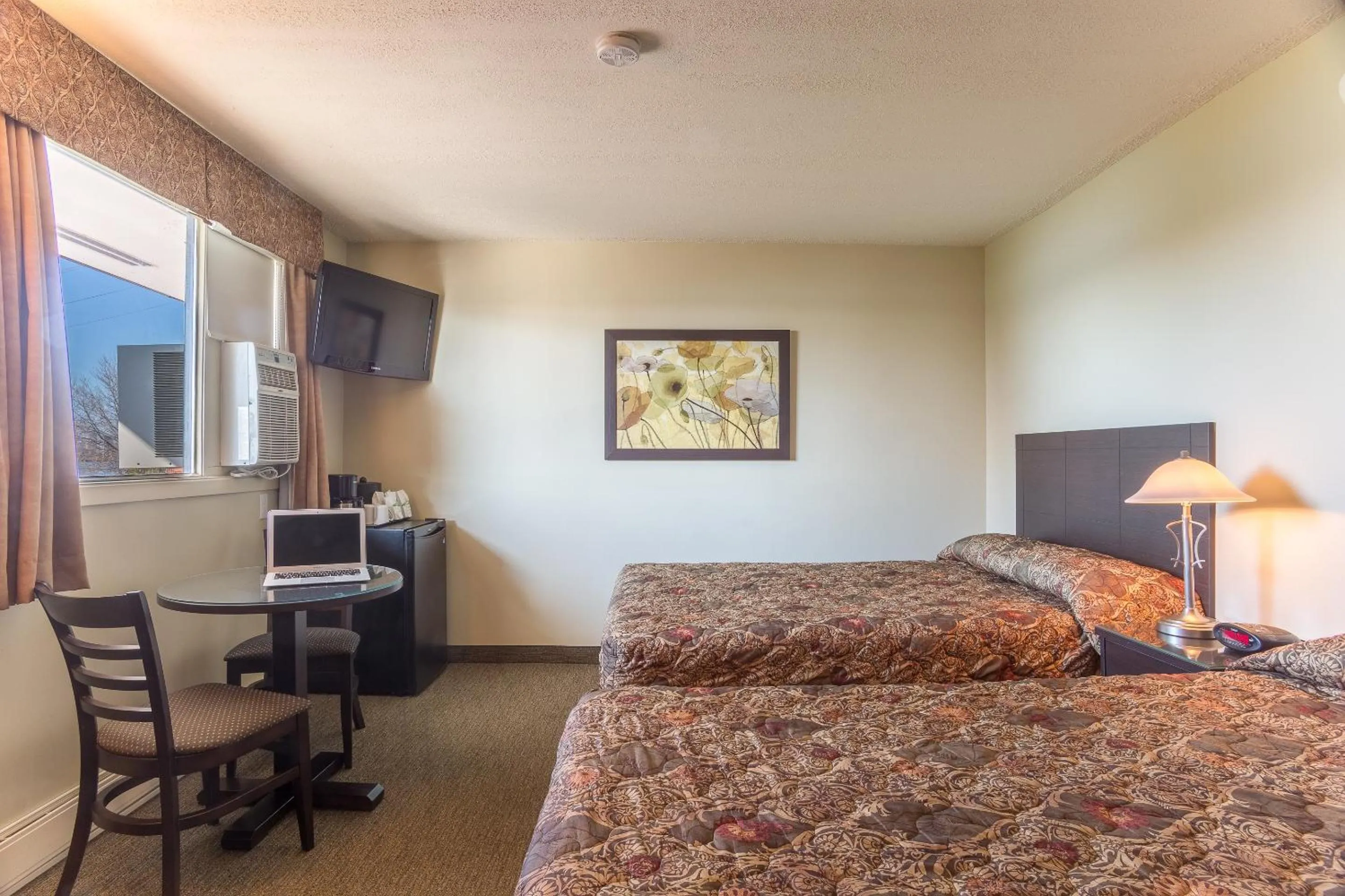 Bed in Motel Du Fleuve