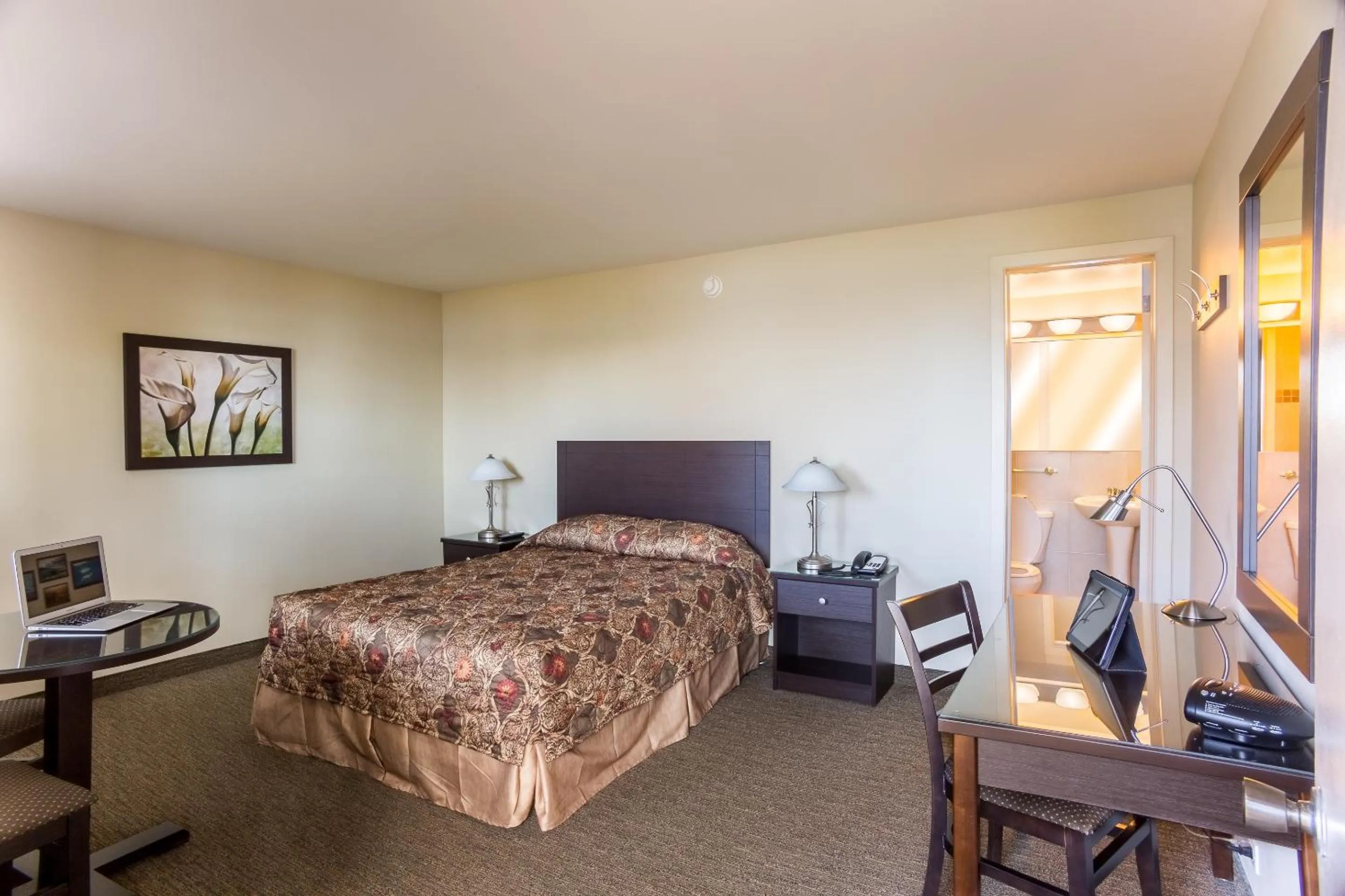 Bed in Motel Du Fleuve