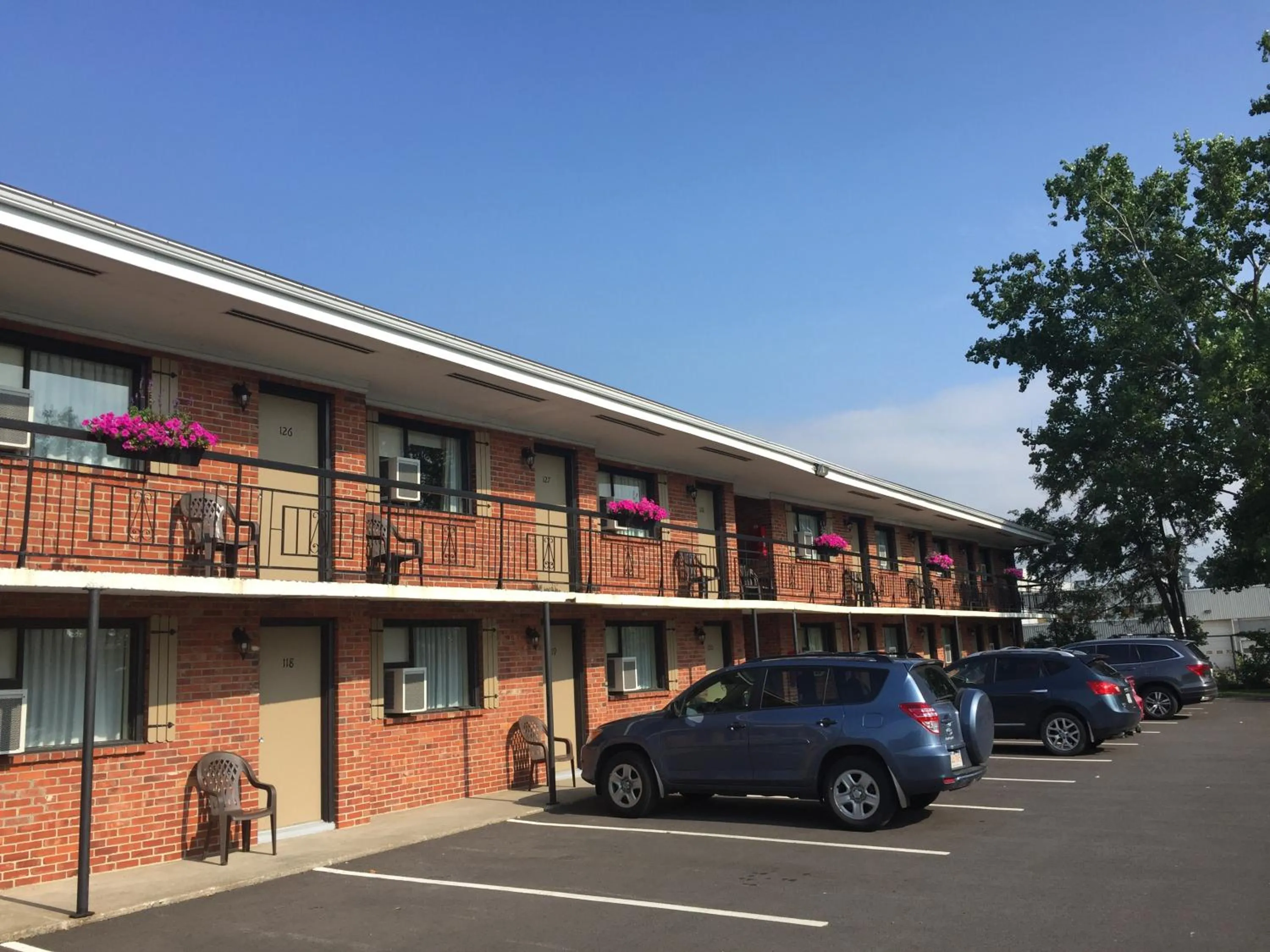 Property building in Motel Du Fleuve