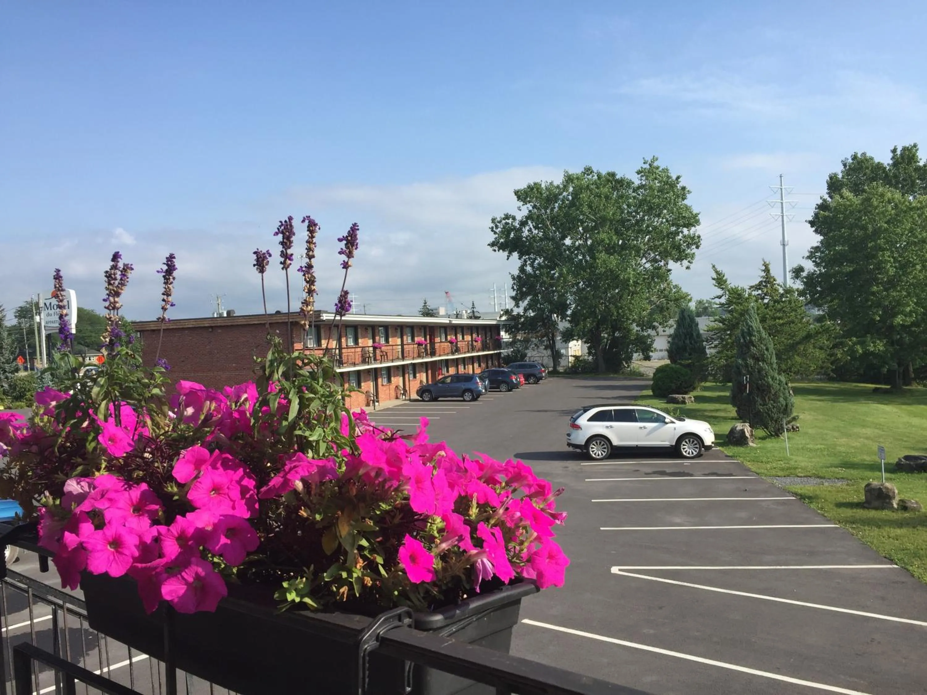Property building in Motel Du Fleuve