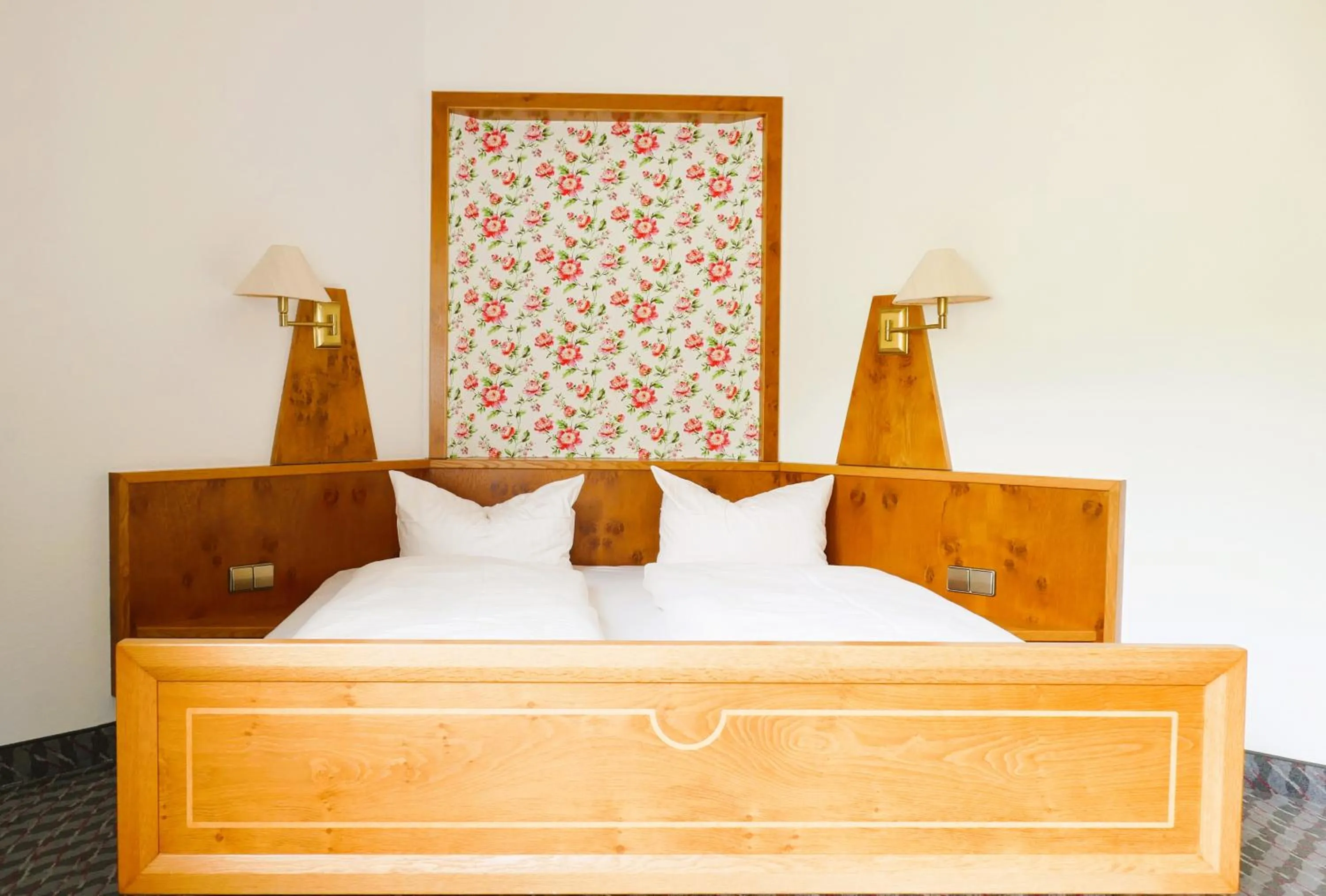 Staff, Bed in Hotel Sonne