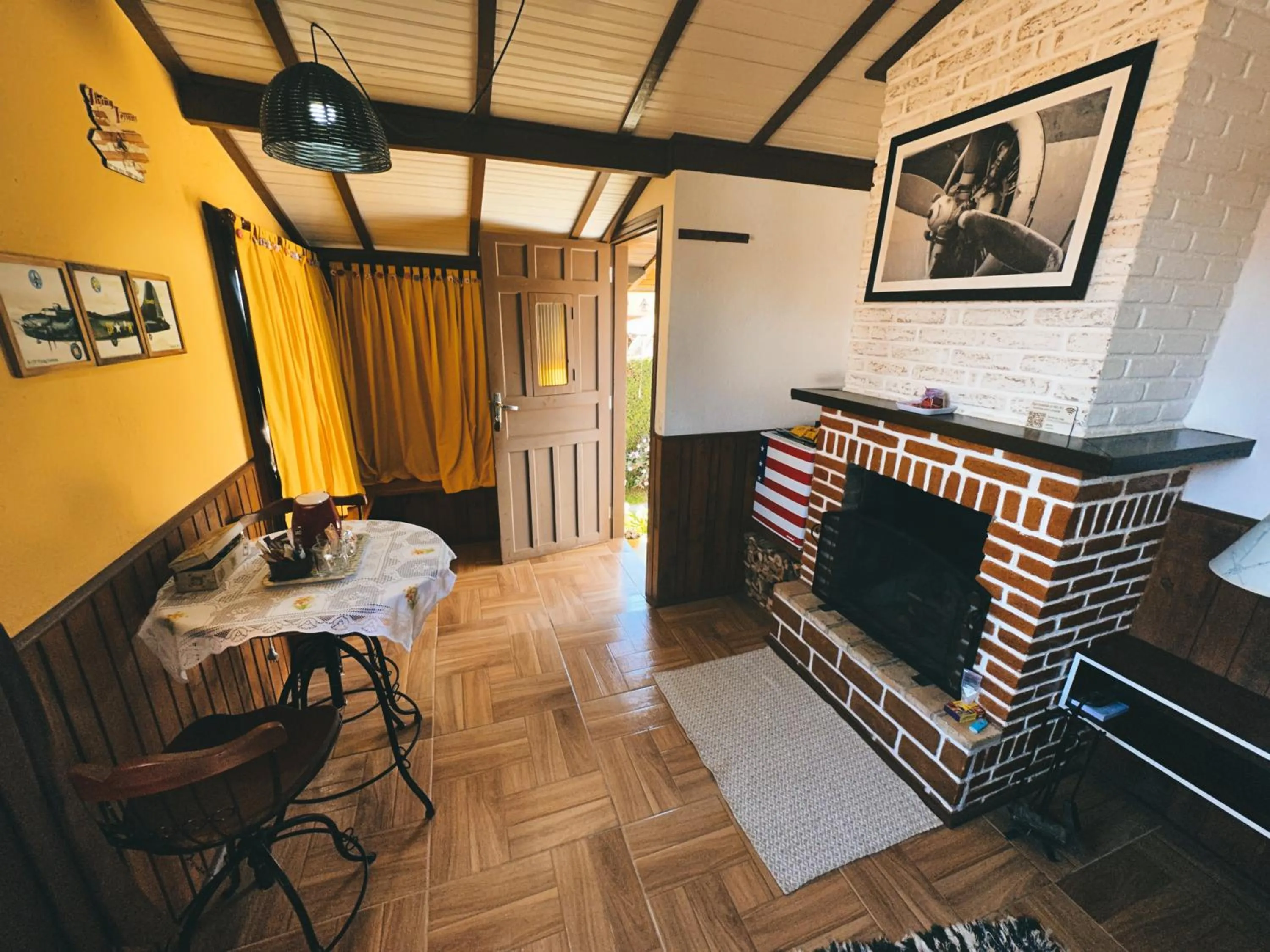 Photo of the whole room in Chalé Dumont Pousadinha