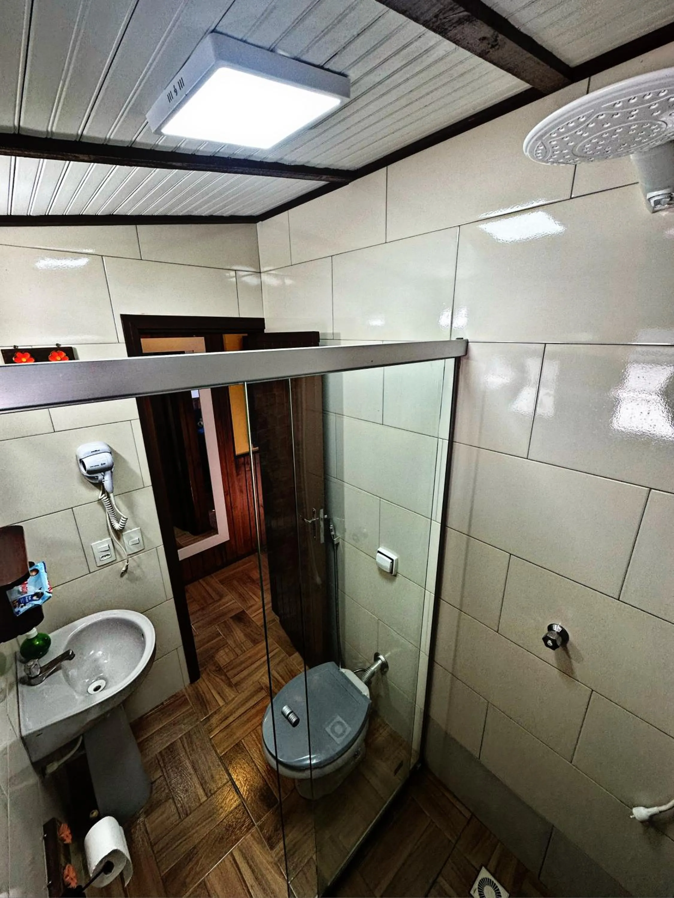 Shower in Chalé Dumont Pousadinha