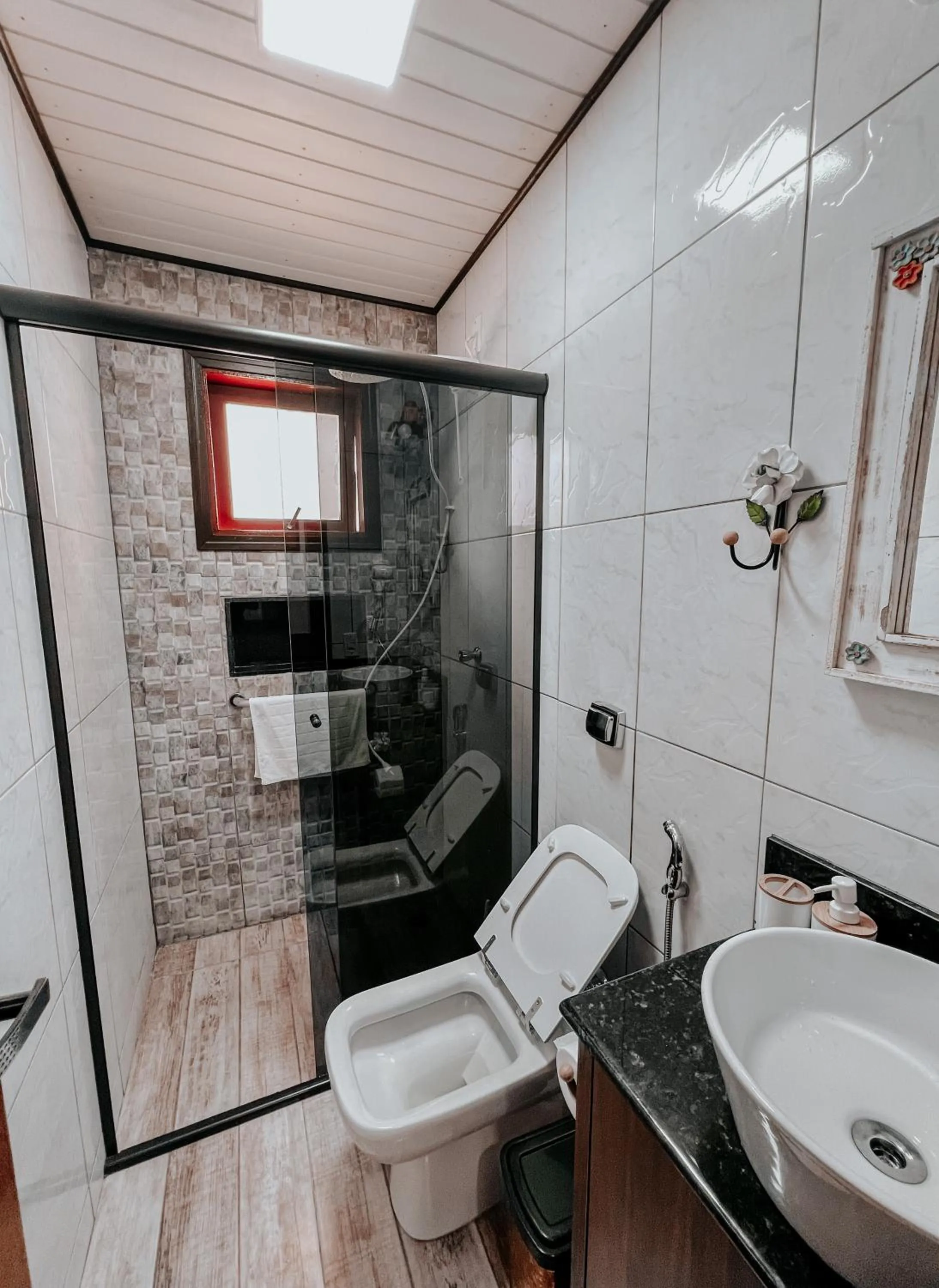 Shower in Chalé Dumont Pousadinha