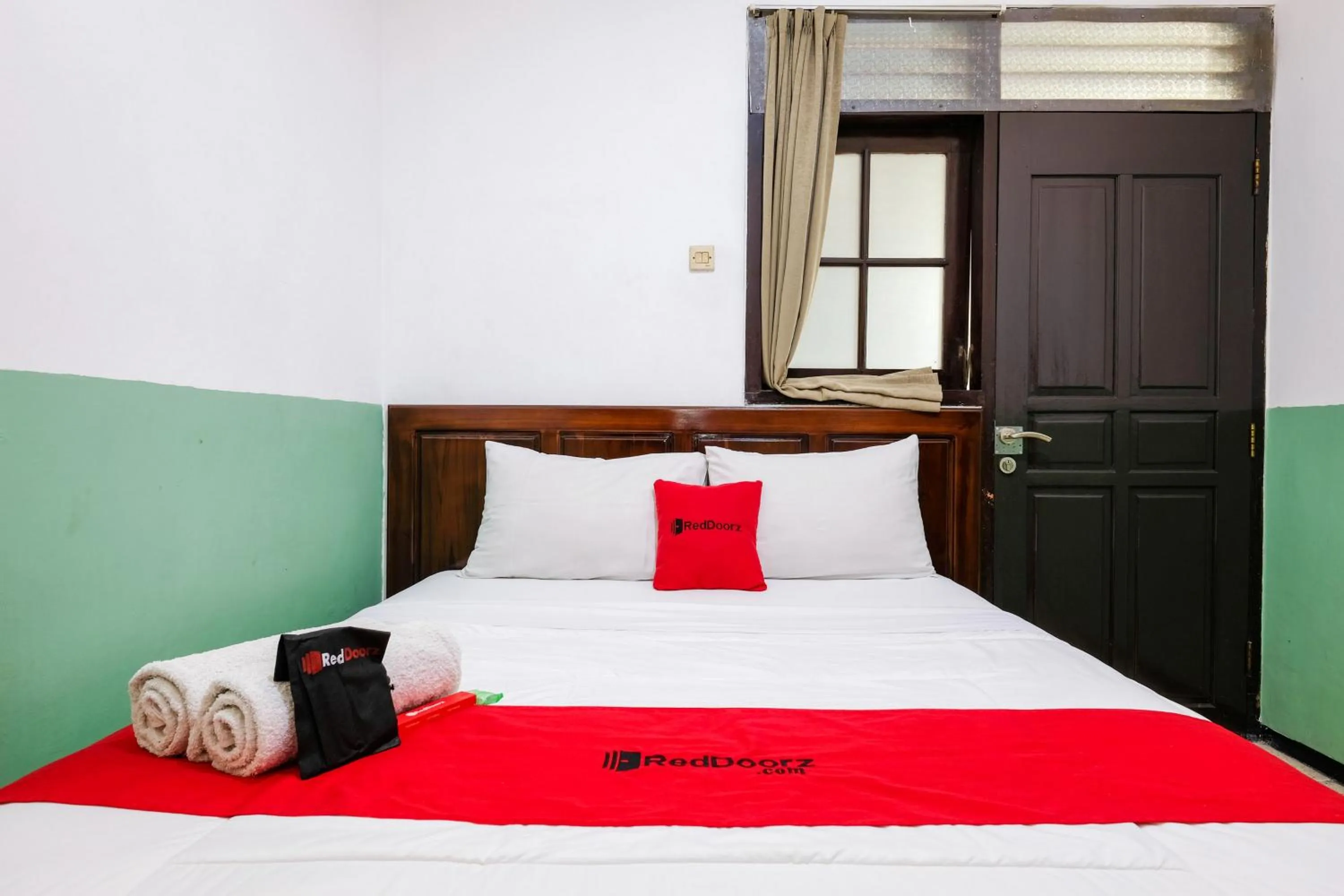 Bedroom, Bed in RedDoorz @ Soekarno Hatta 2