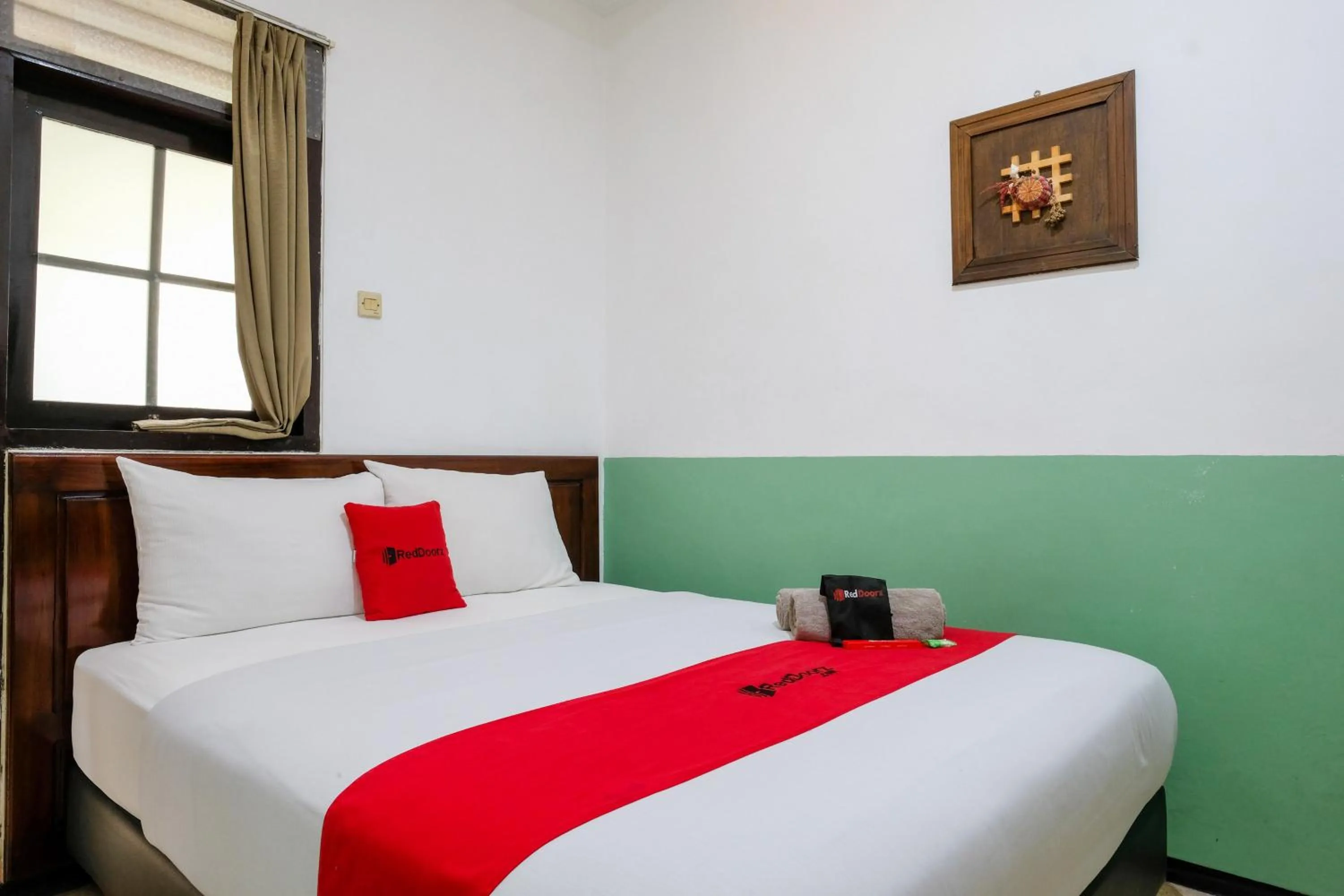 Bedroom, Bed in RedDoorz @ Soekarno Hatta 2