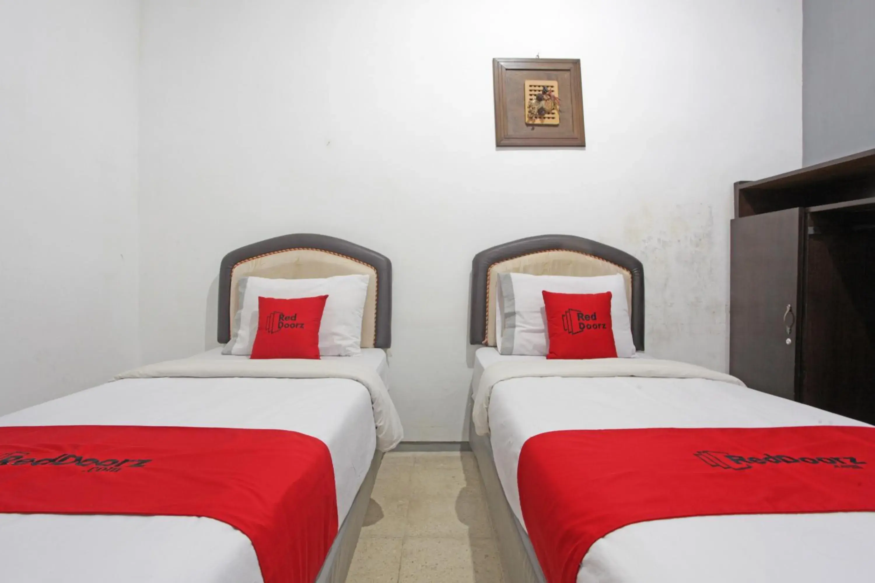 Bedroom, Bed in RedDoorz @ Soekarno Hatta 2 Bedroom, Bed in RedDoorz @ Soekarno Hatta 2
