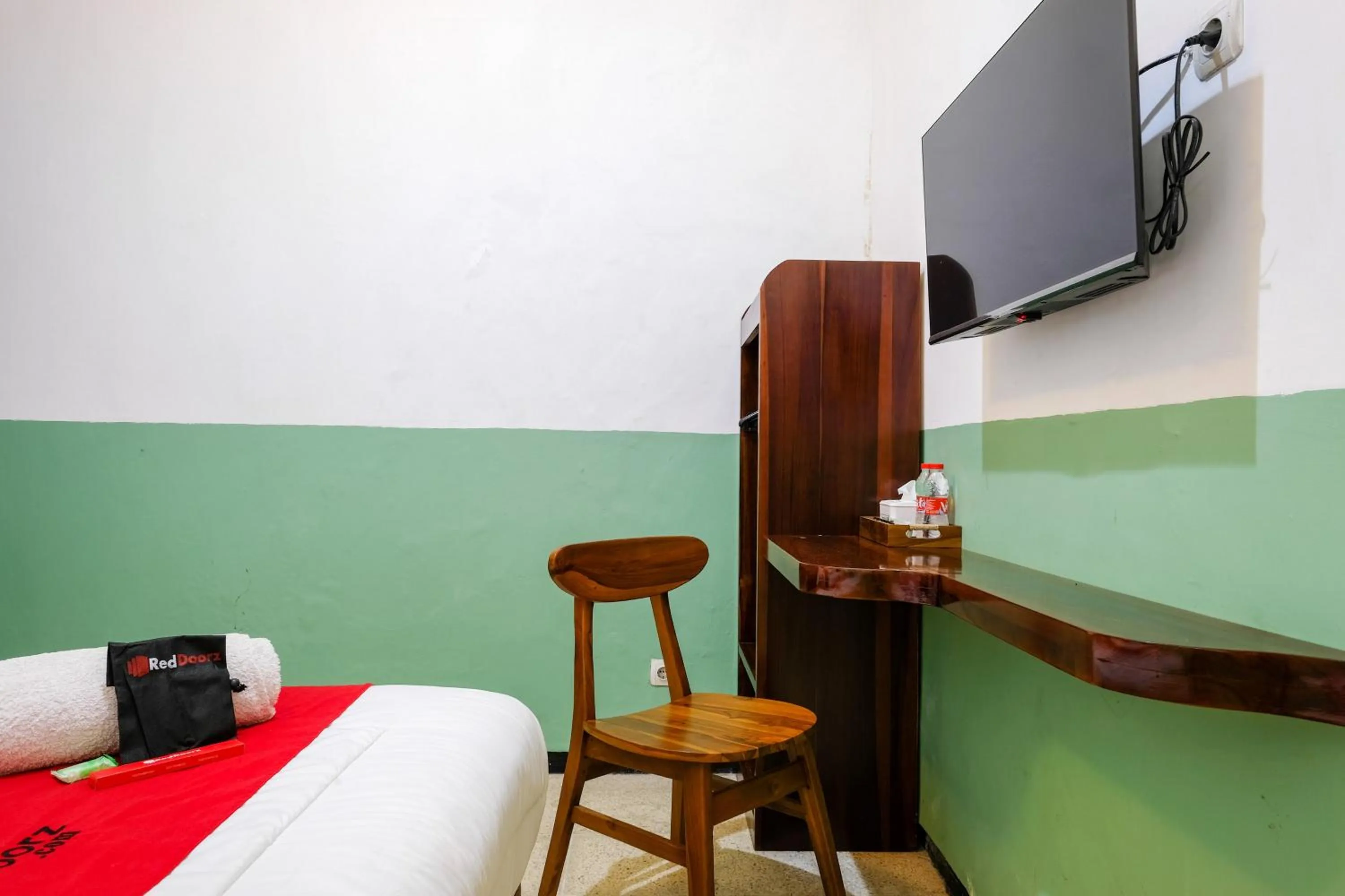 Bedroom, Bed in RedDoorz @ Soekarno Hatta 2