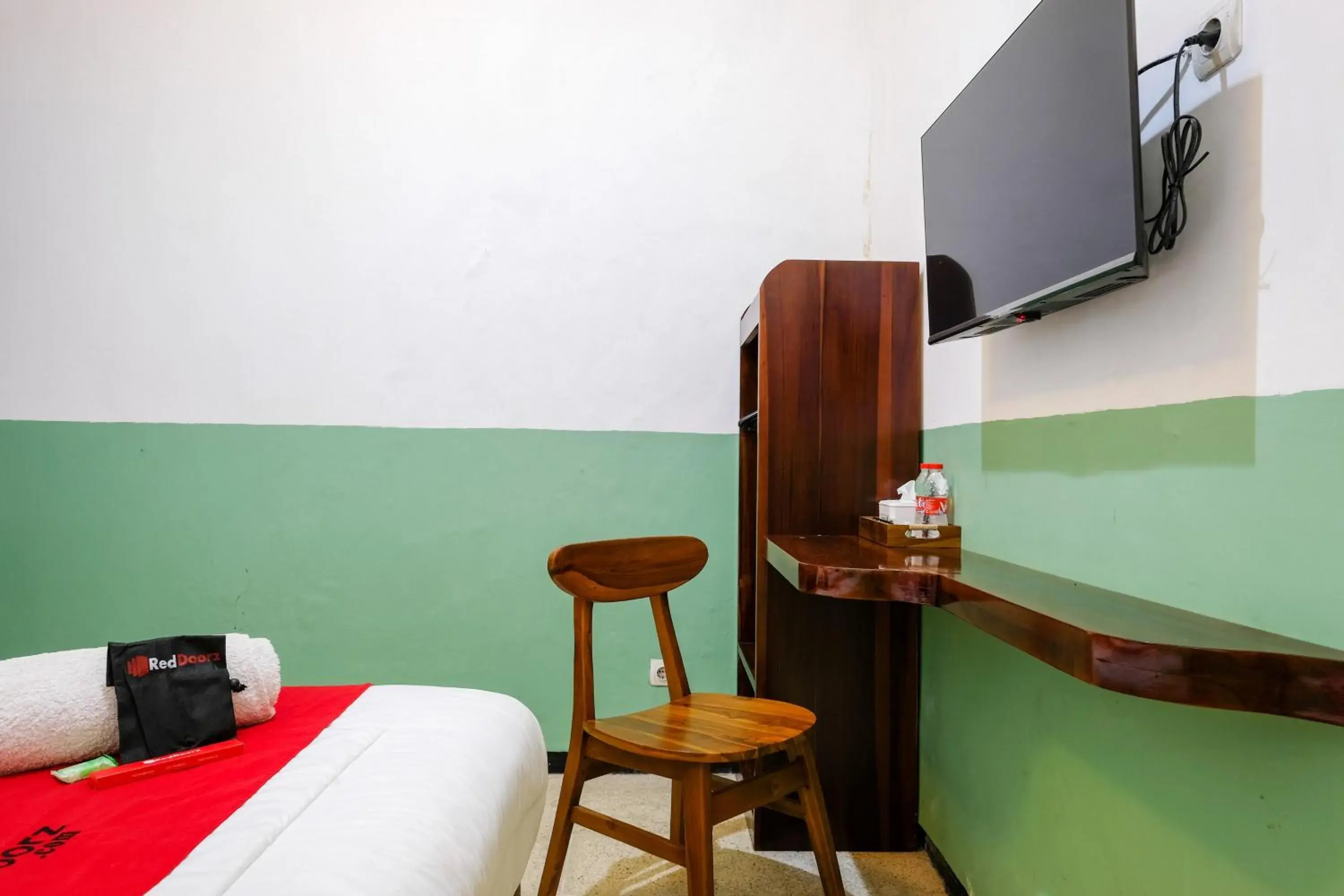 Bedroom, Bed in RedDoorz @ Soekarno Hatta 2 Bedroom, Bed in RedDoorz @ Soekarno Hatta 2