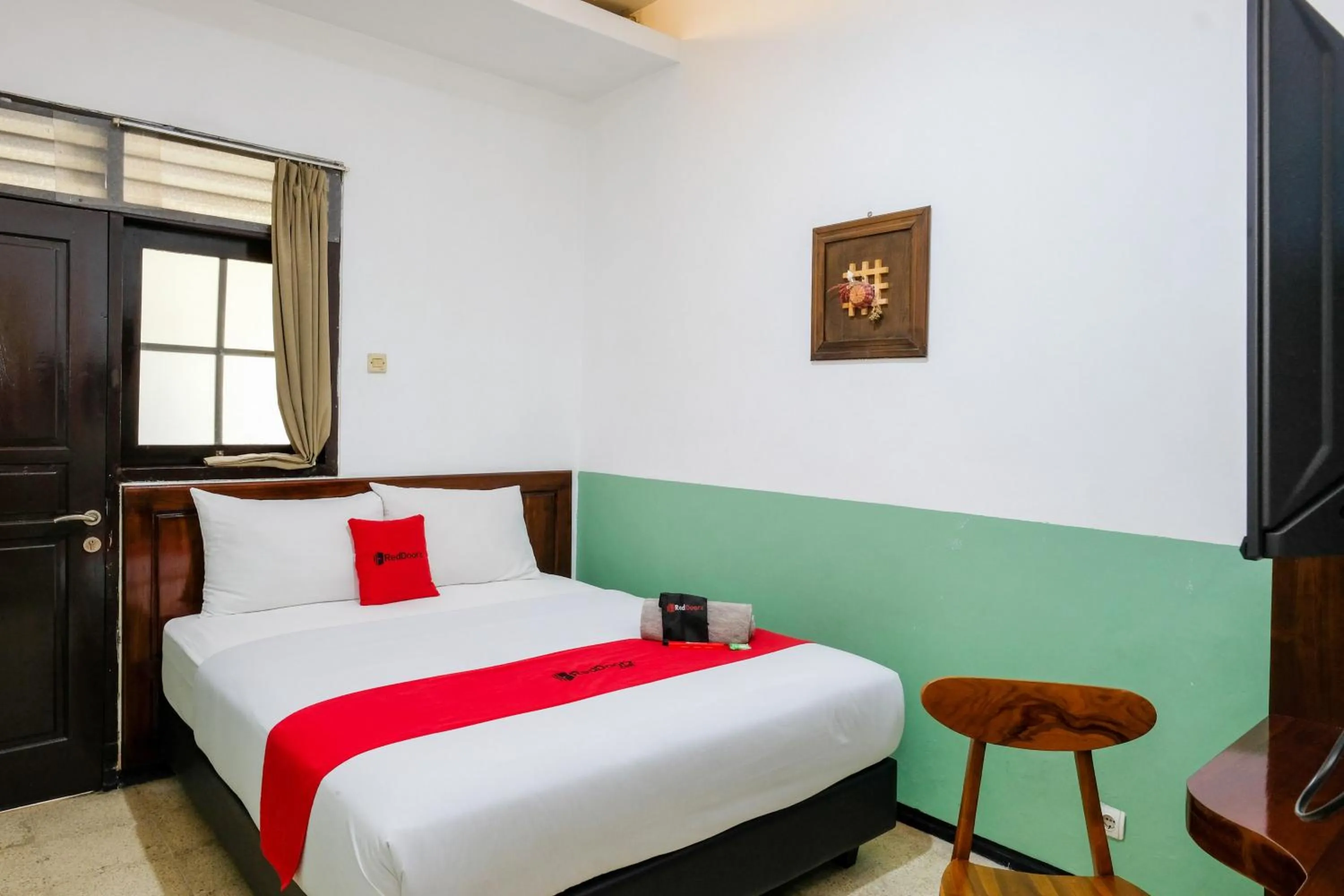 Bedroom, Bed in RedDoorz @ Soekarno Hatta 2