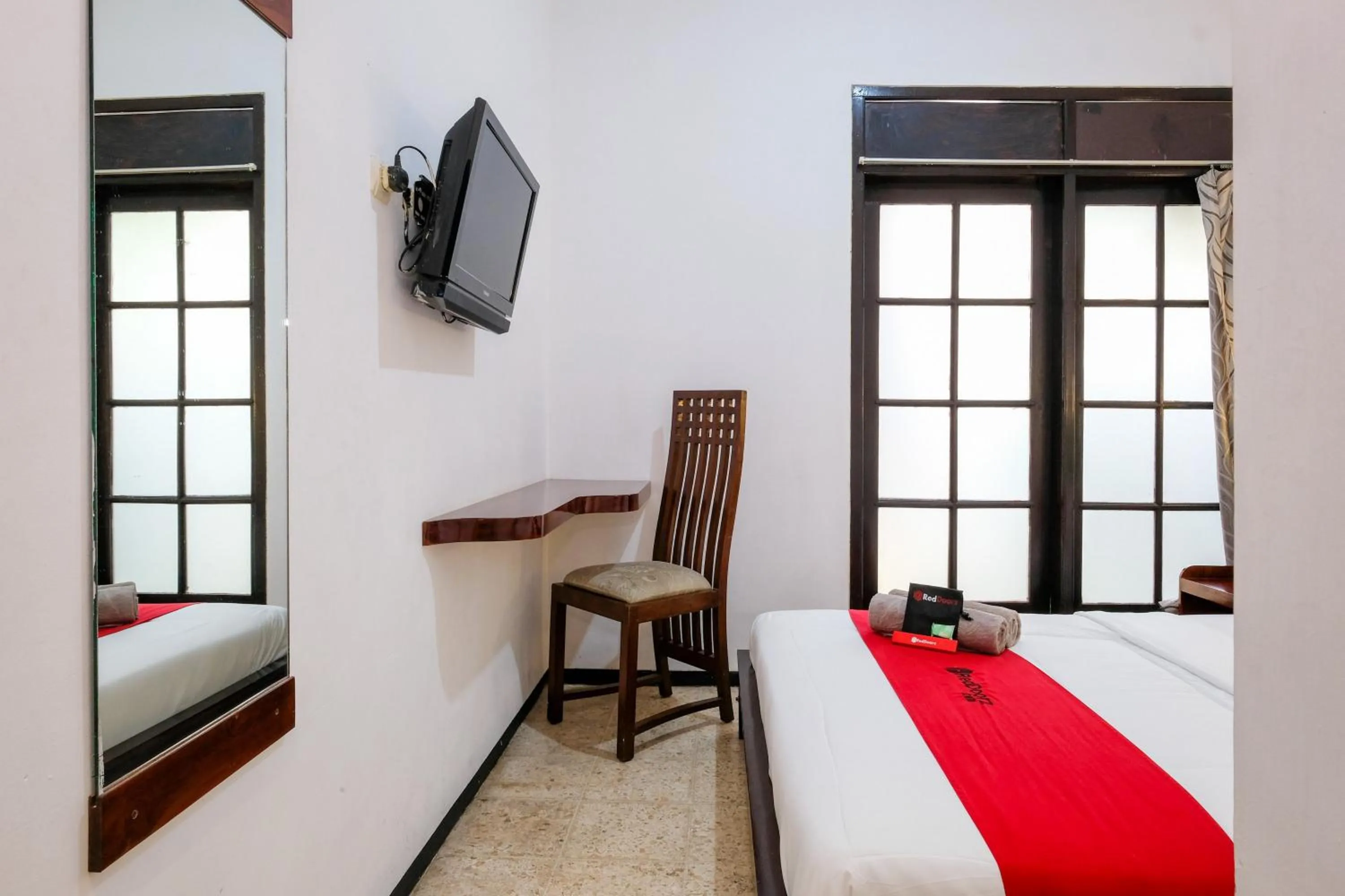 Bedroom, Bed in RedDoorz @ Soekarno Hatta 2