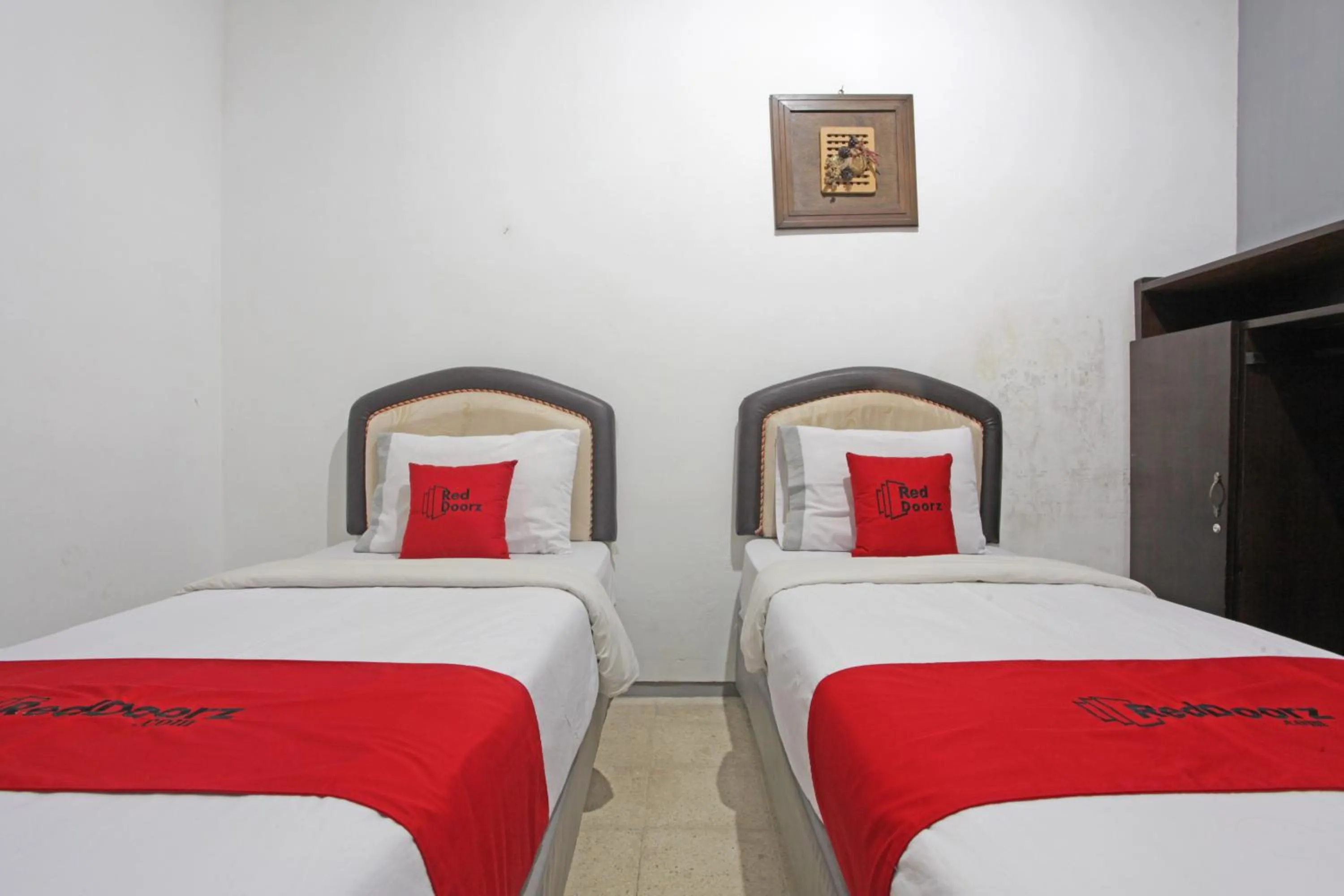 Bedroom, Bed in RedDoorz @ Soekarno Hatta 2