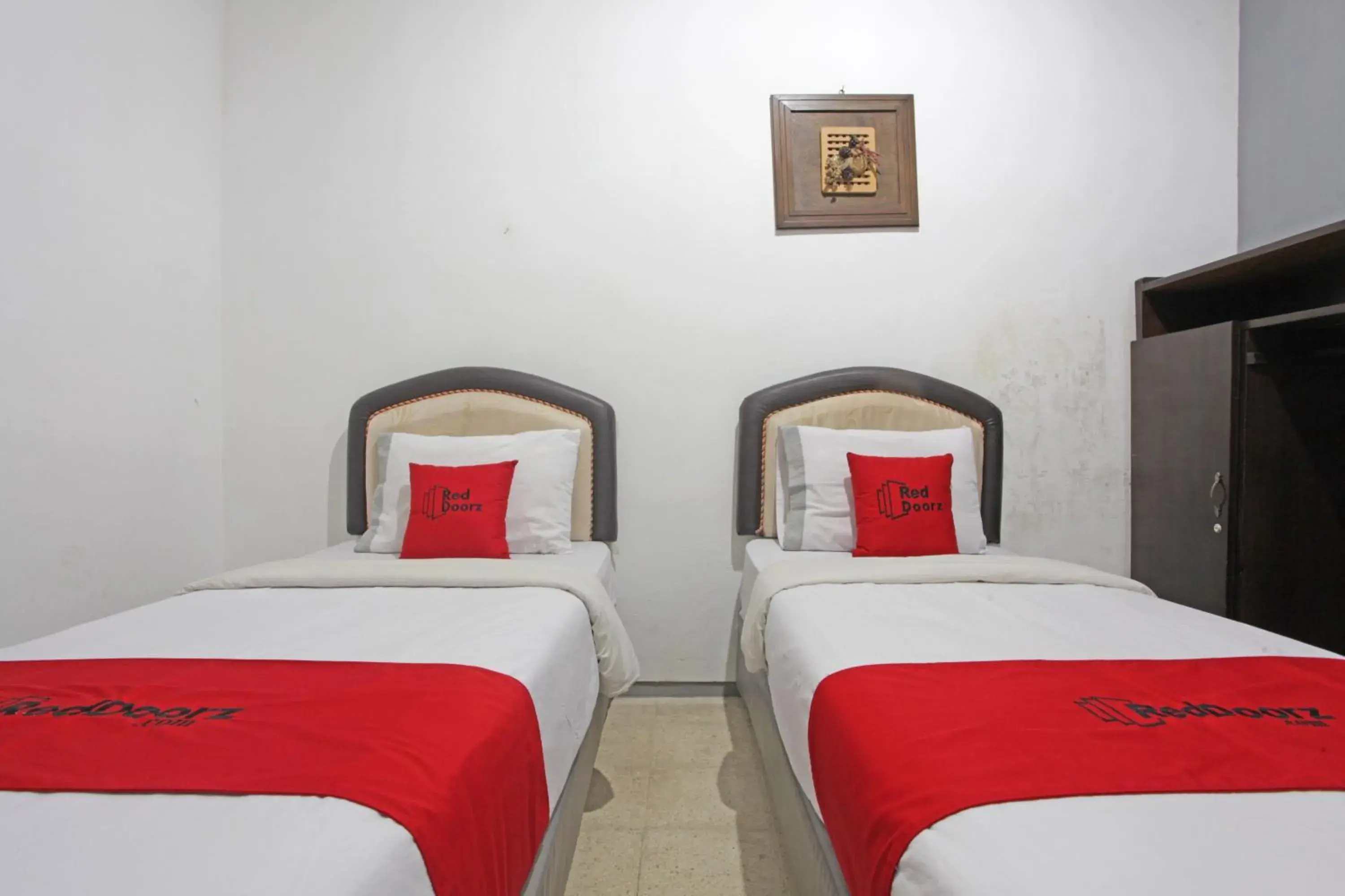 Bedroom, Bed in RedDoorz @ Soekarno Hatta 2 Bedroom, Bed in RedDoorz @ Soekarno Hatta 2