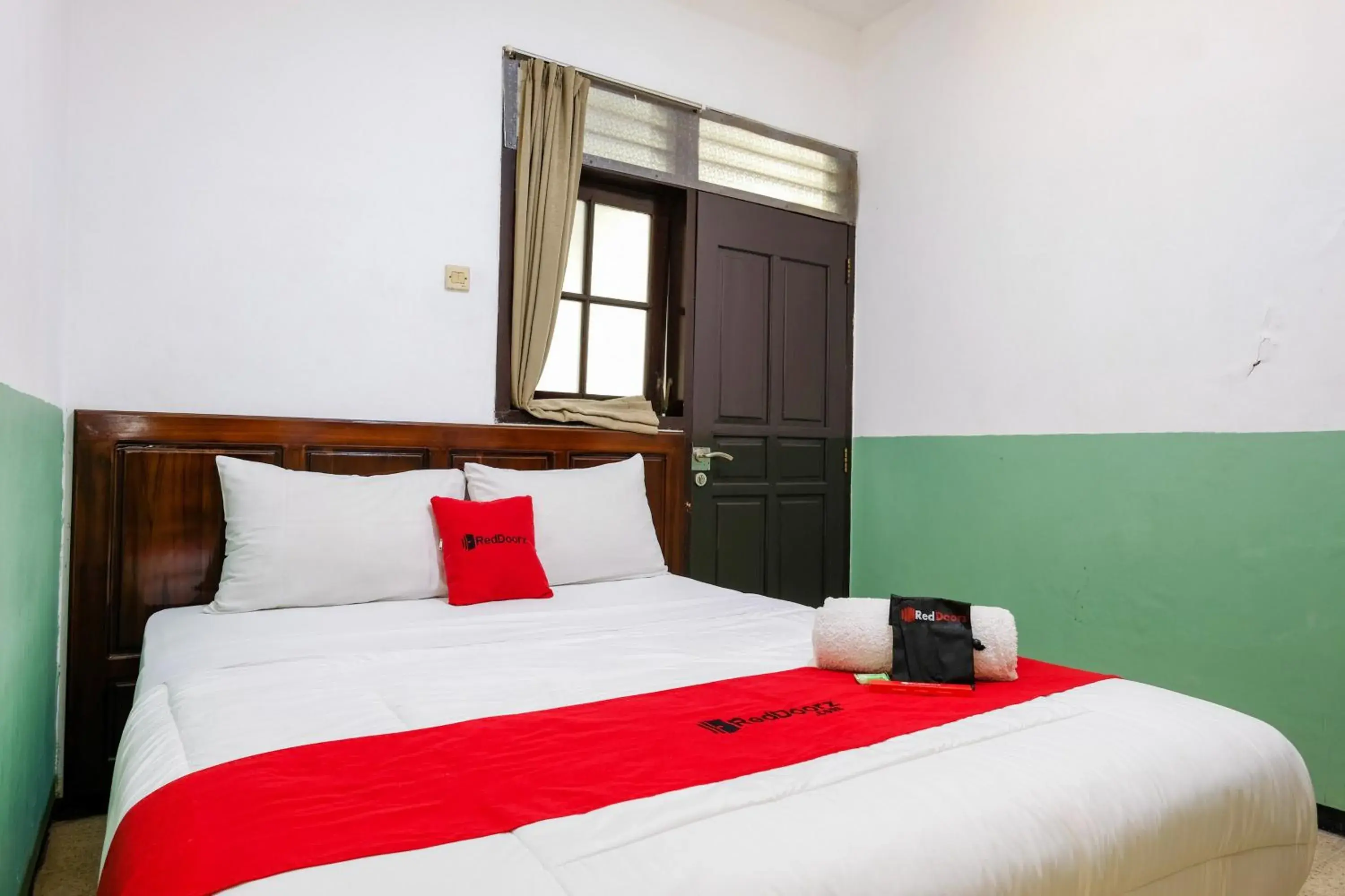 Bedroom, Bed in RedDoorz @ Soekarno Hatta 2 Bedroom, Bed in RedDoorz @ Soekarno Hatta 2