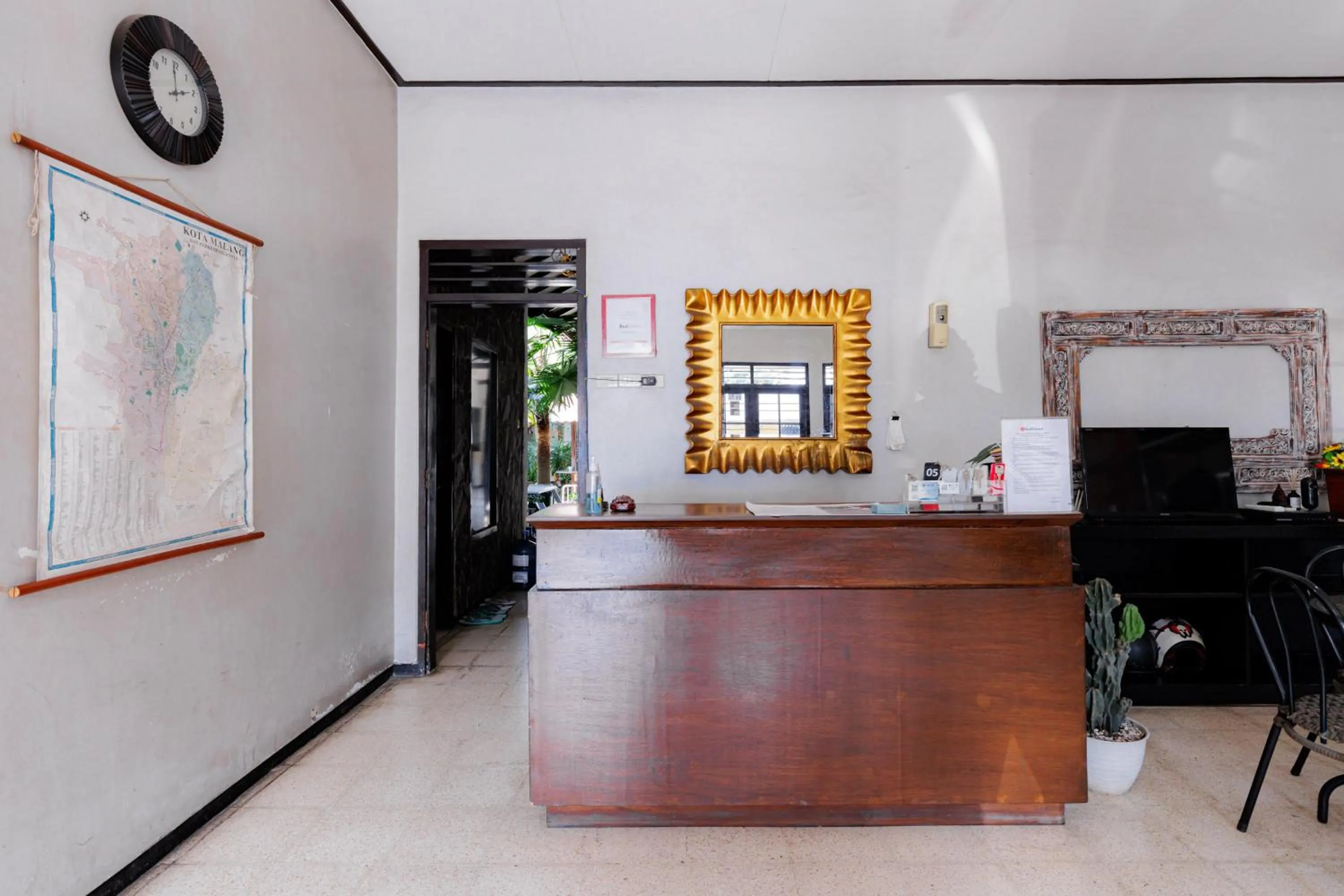 Lobby or reception in RedDoorz @ Soekarno Hatta 2