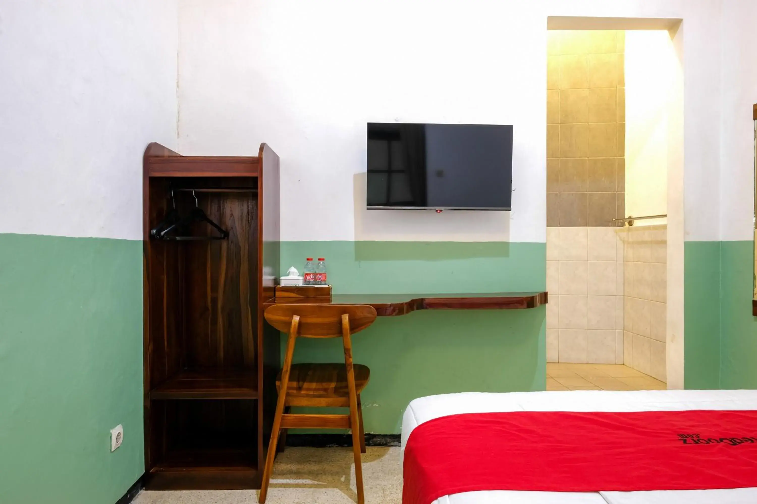 Bedroom, Bed in RedDoorz @ Soekarno Hatta 2 Bedroom, Bed in RedDoorz @ Soekarno Hatta 2