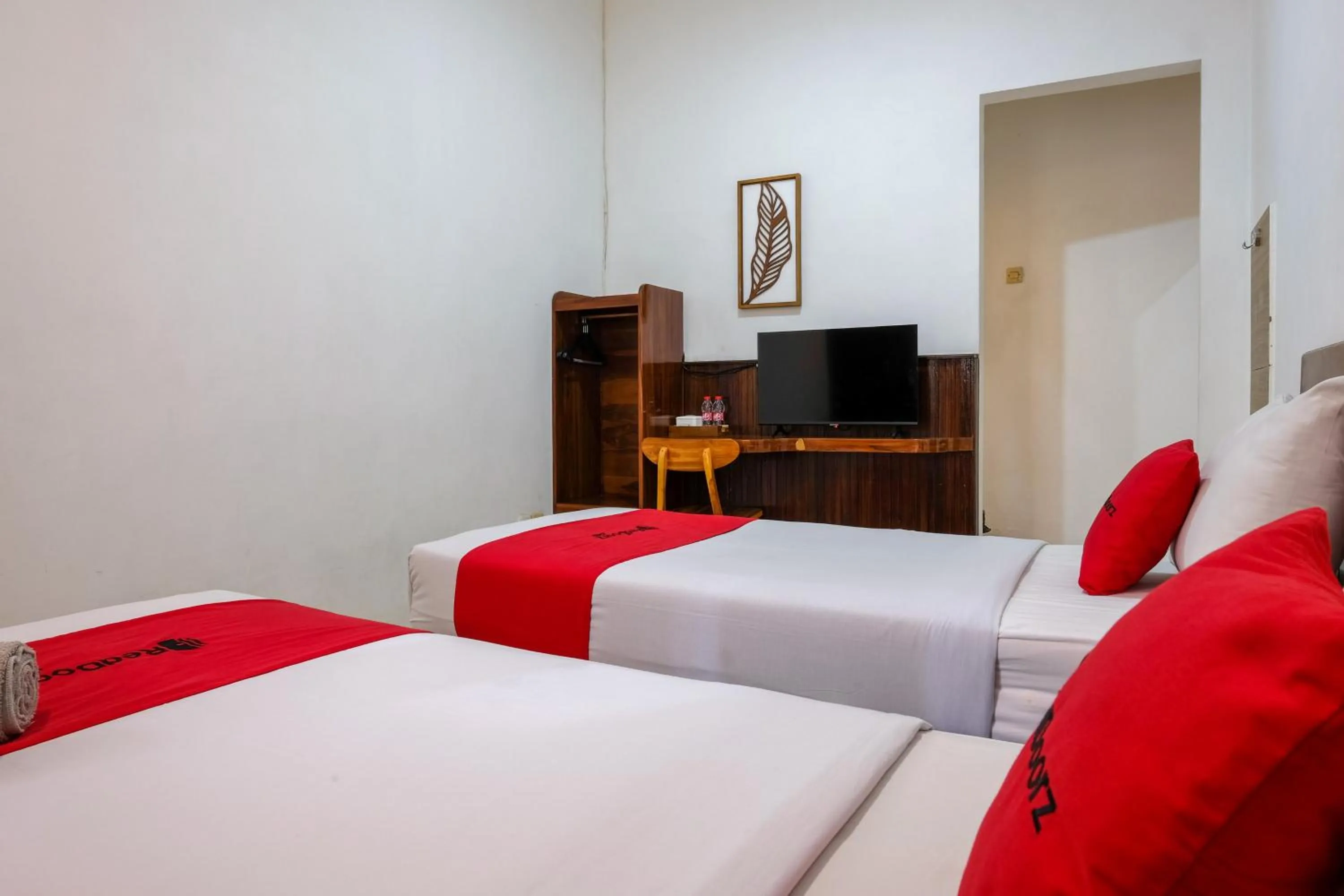 Bedroom, Bed in RedDoorz @ Soekarno Hatta 2