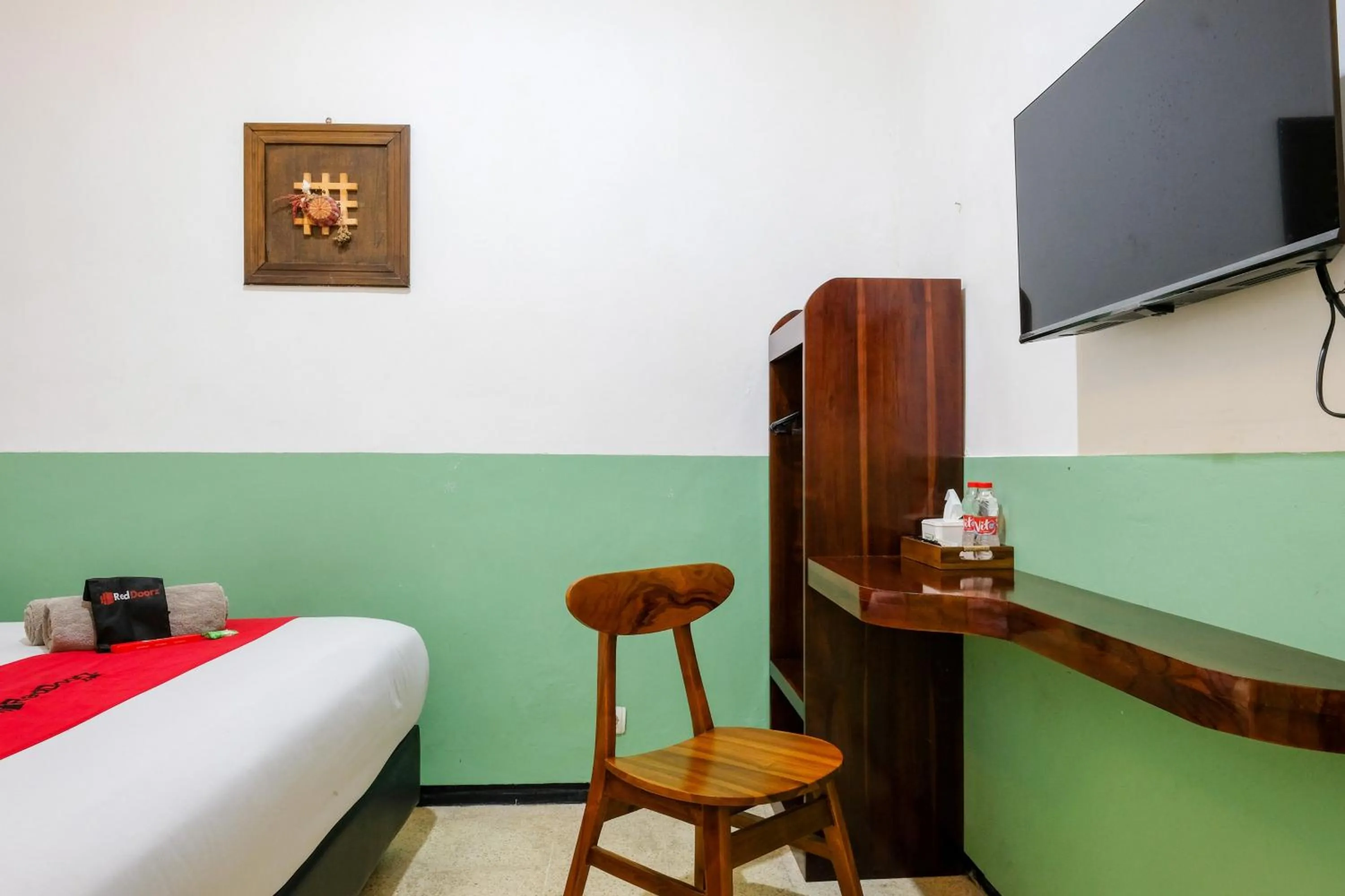 Bedroom, Bed in RedDoorz @ Soekarno Hatta 2