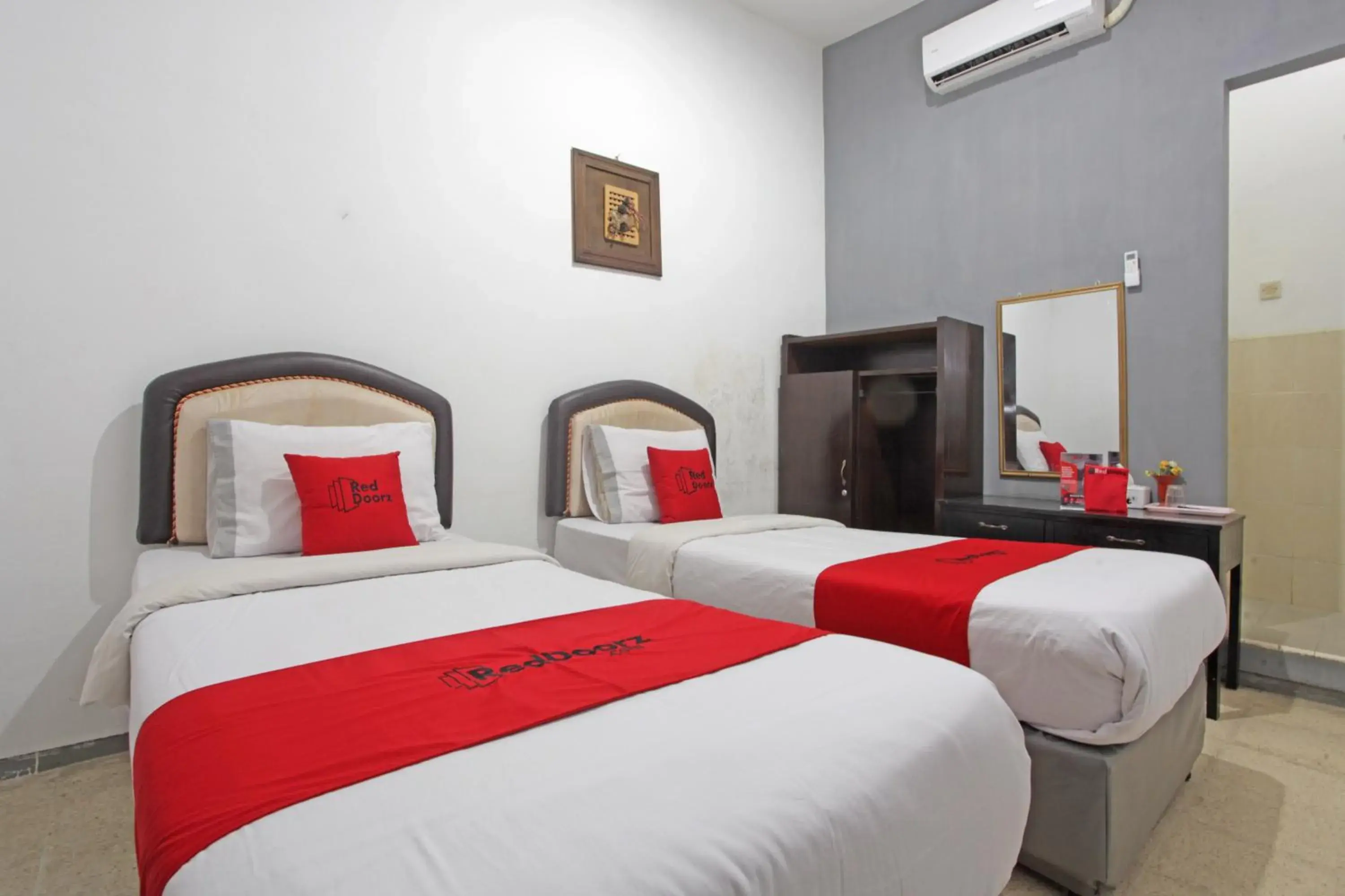 Bedroom, Bed in RedDoorz @ Soekarno Hatta 2 Bedroom, Bed in RedDoorz @ Soekarno Hatta 2