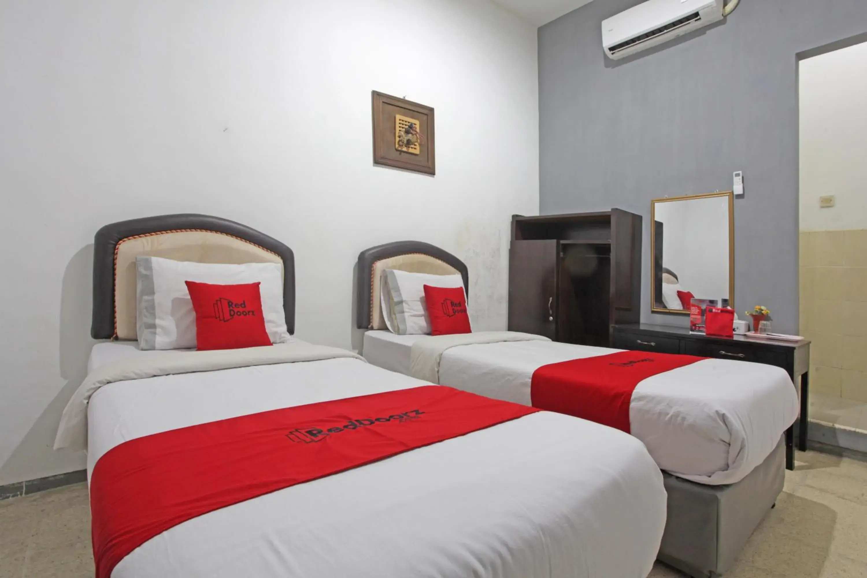 Bedroom, Bed in RedDoorz @ Soekarno Hatta 2 Bedroom, Bed in RedDoorz @ Soekarno Hatta 2