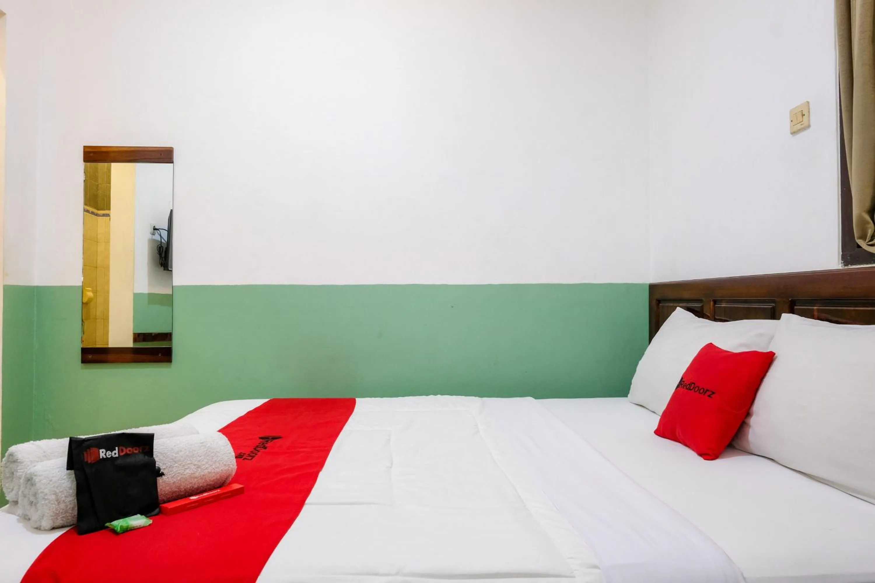 Bedroom, Bed in RedDoorz @ Soekarno Hatta 2